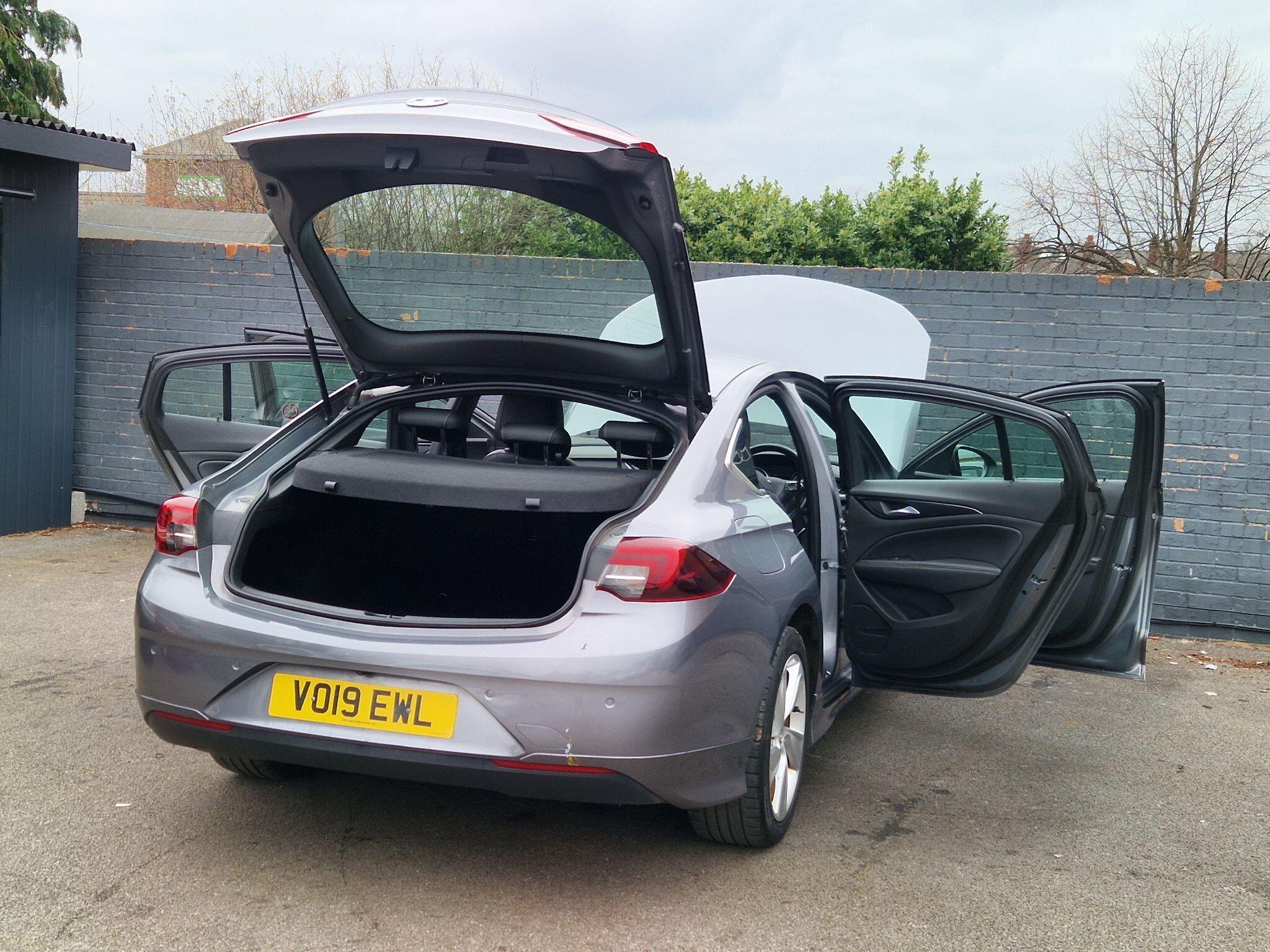 Vauxhall Insignia - Image 21