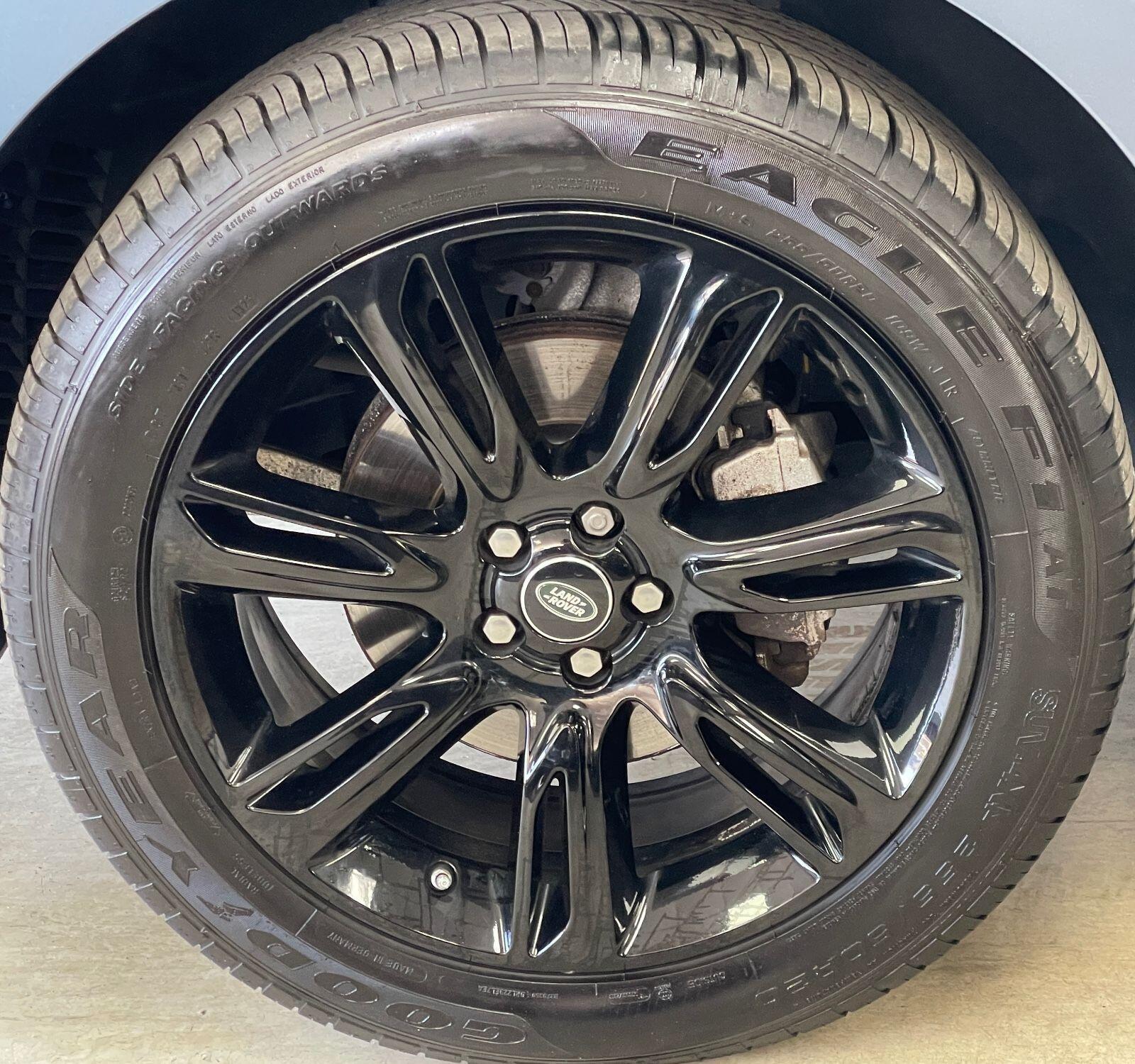 Land Rover Range Rover Velar - Image 17