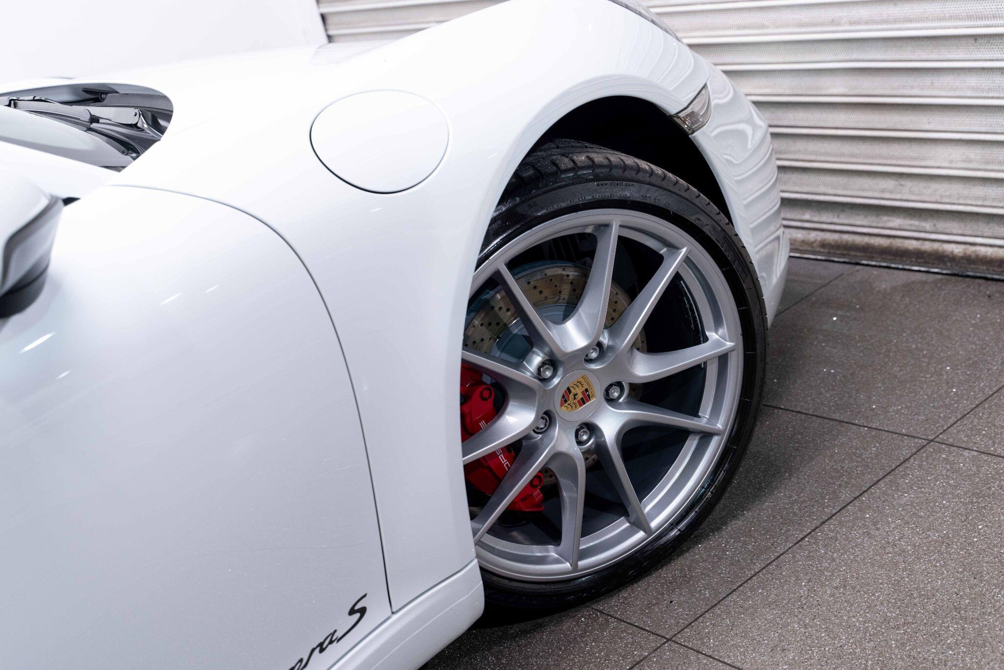 Porsche 911 - Image 9