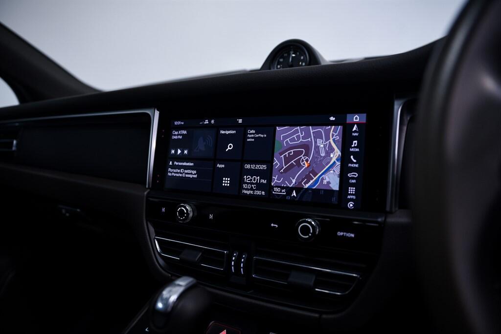 Porsche Macan - Image 27