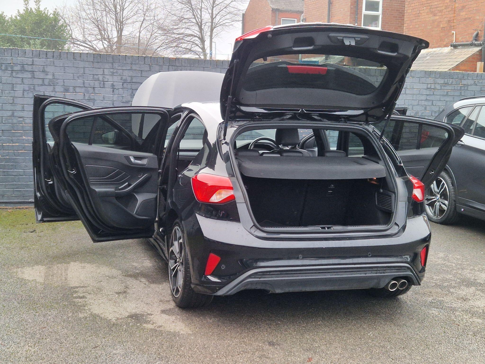 Ford Focus - Image 19