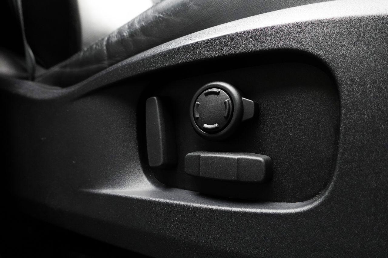 Land Rover Defender 110 - Image 20