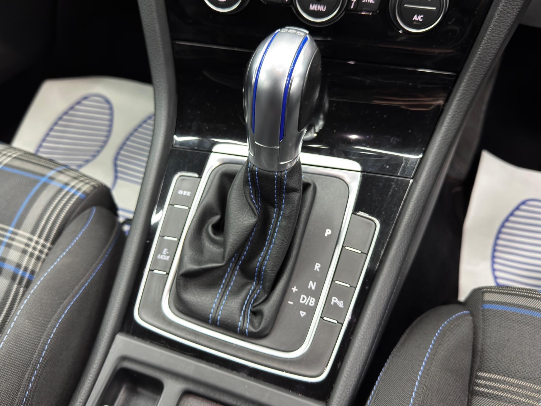 Volkswagen Golf - Image 25