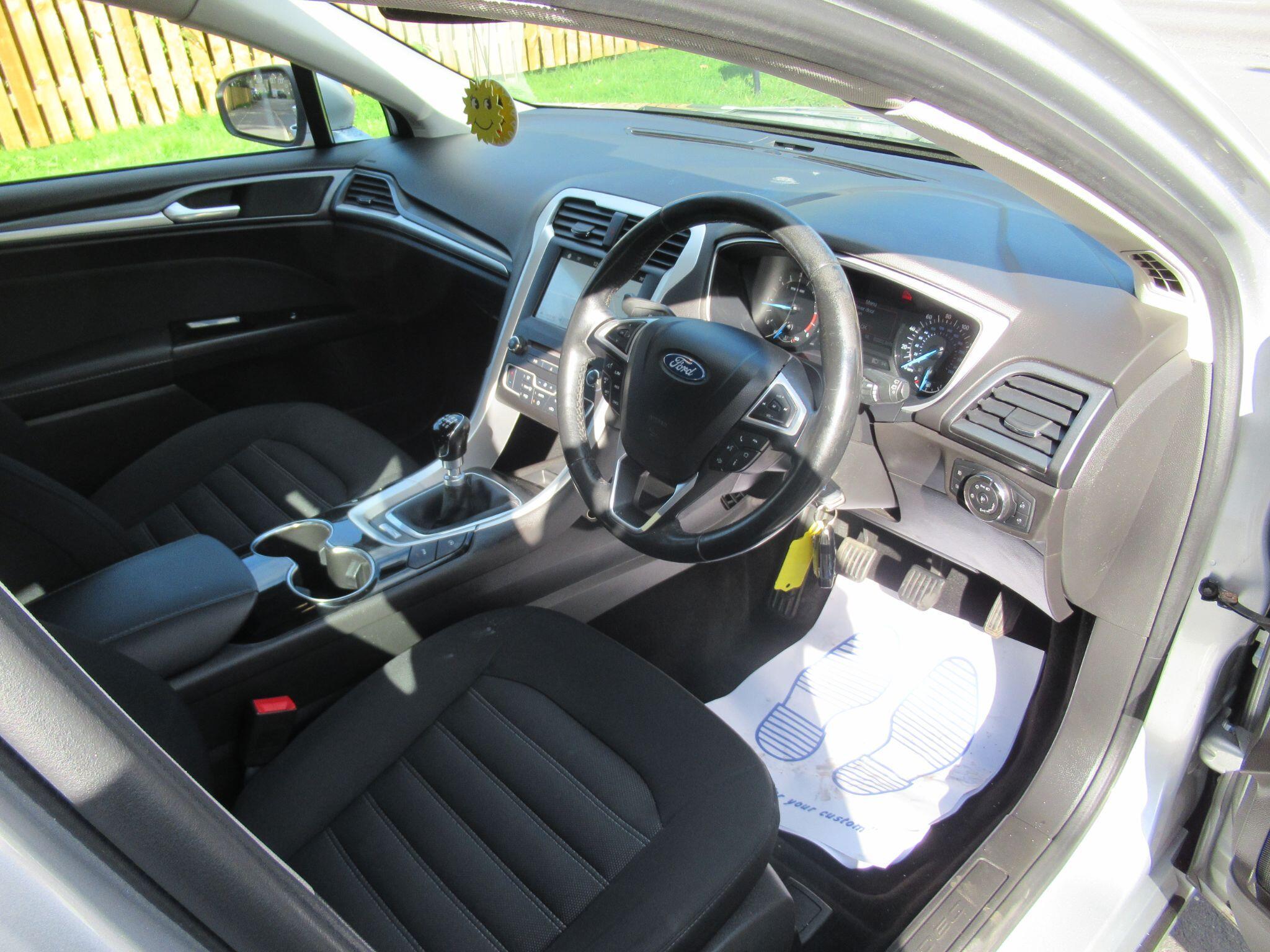 Ford Mondeo - Image 13