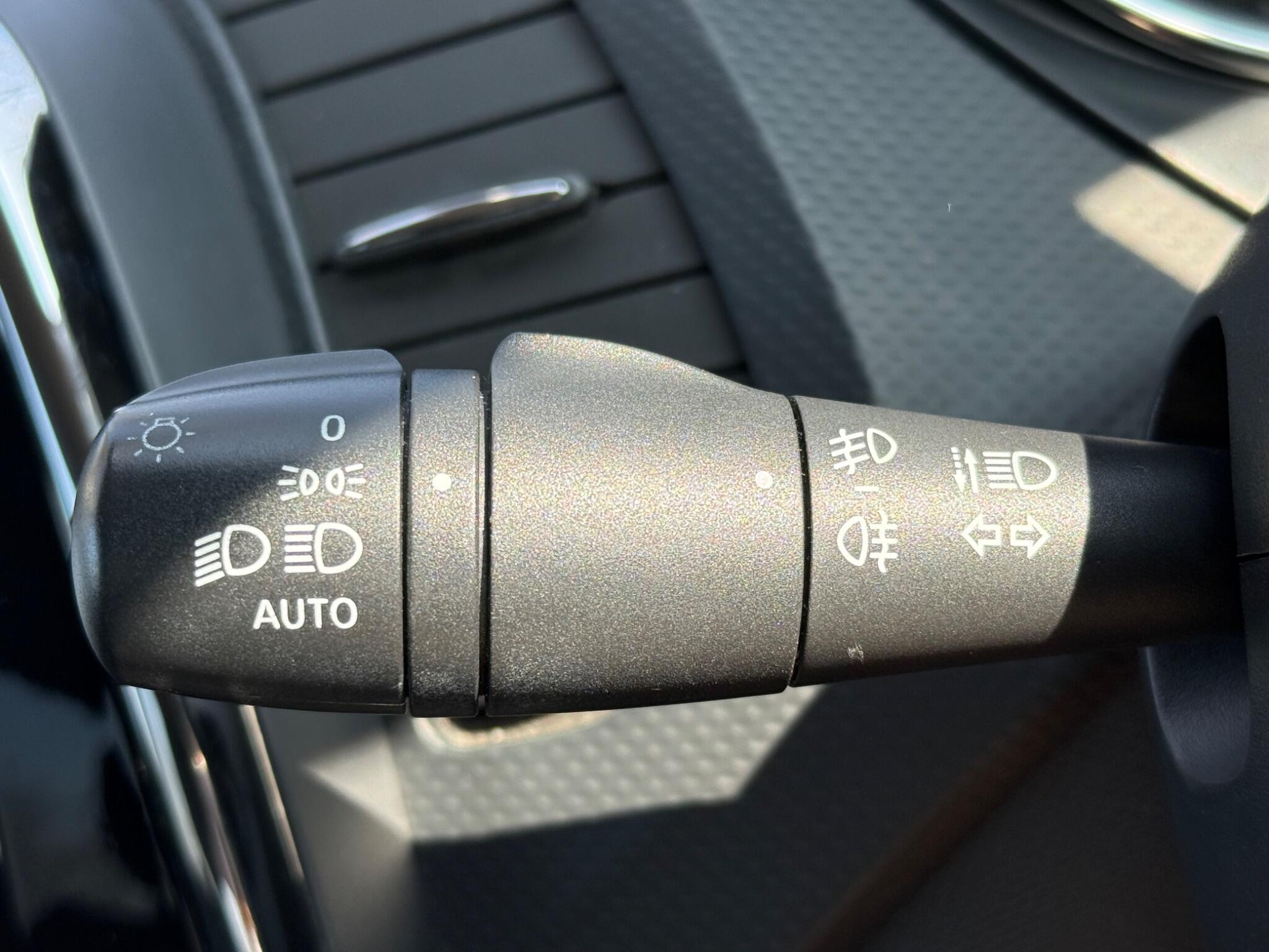 Renault Captur - Image 25