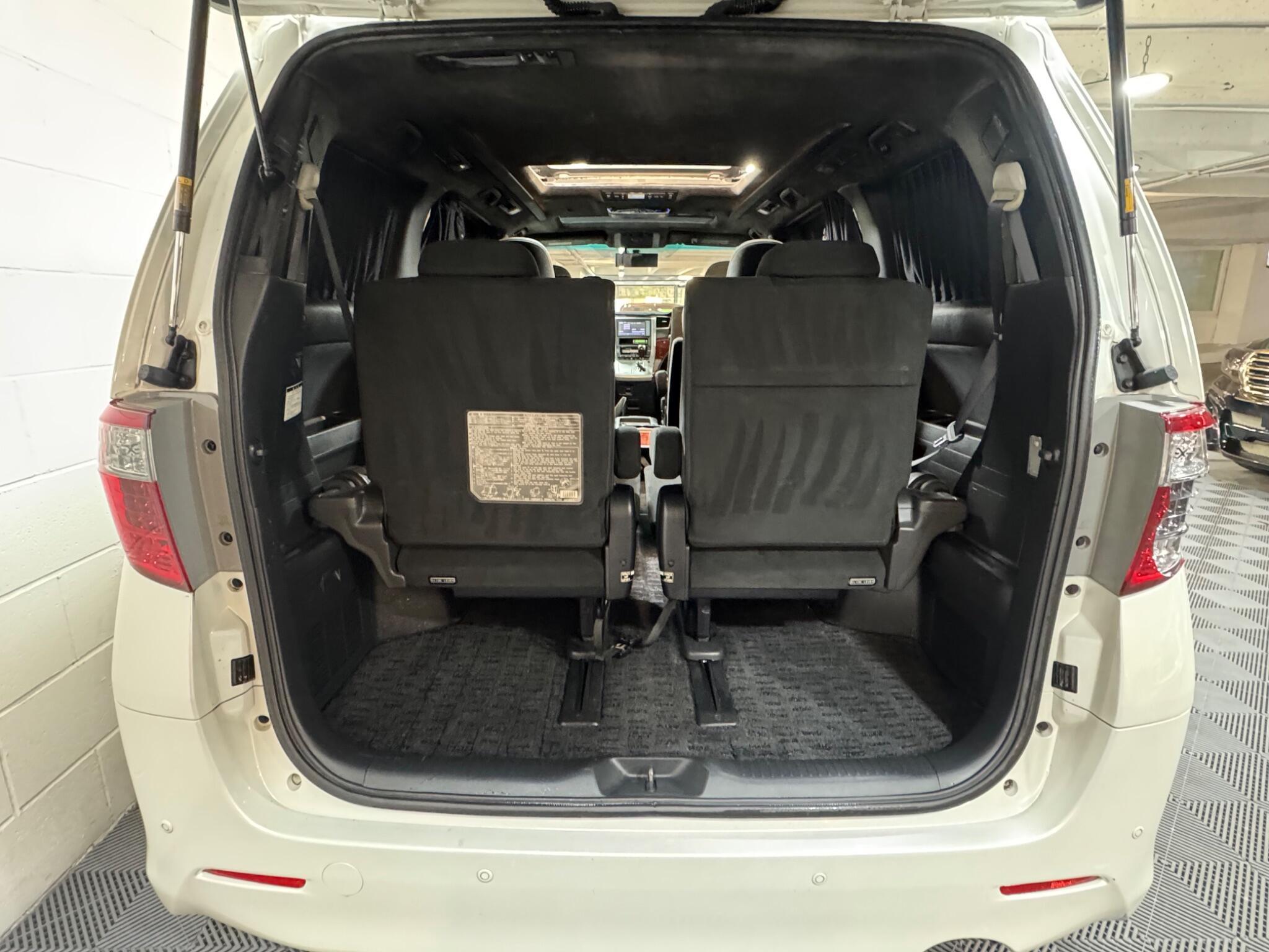 Toyota Alphard - Image 16
