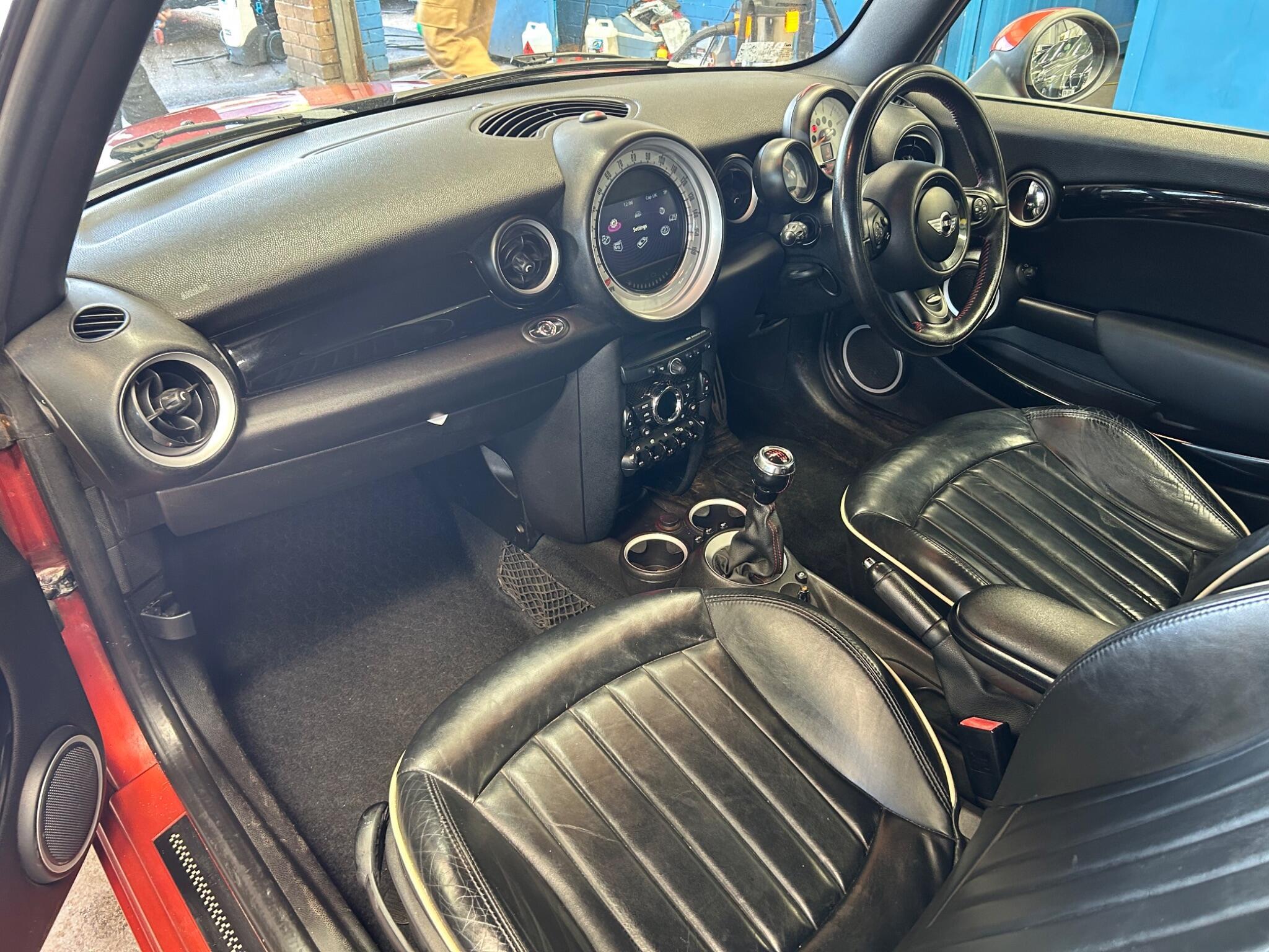 MINI Convertible - Image 16