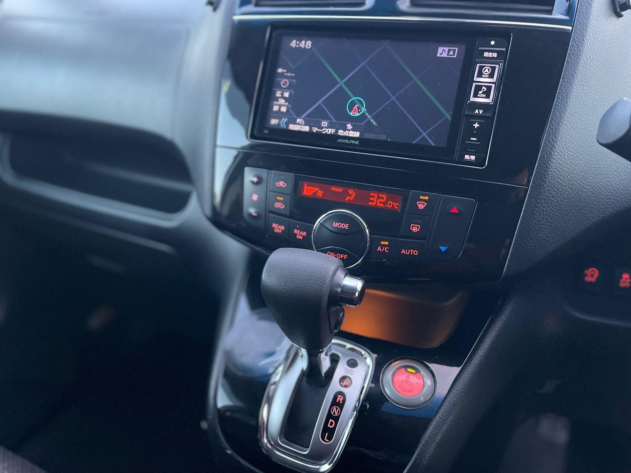 Nissan Serena - Image 17
