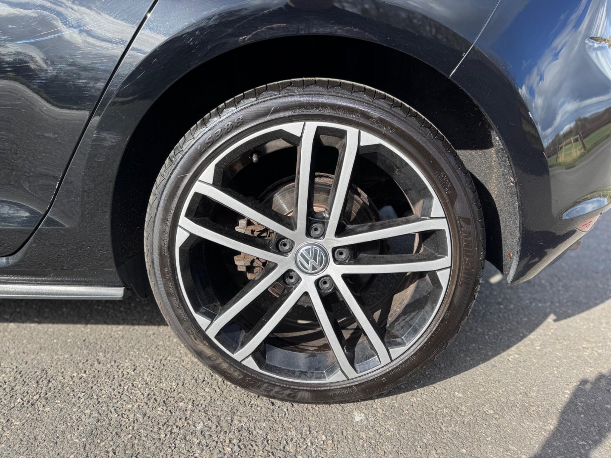 Volkswagen Golf - Image 29