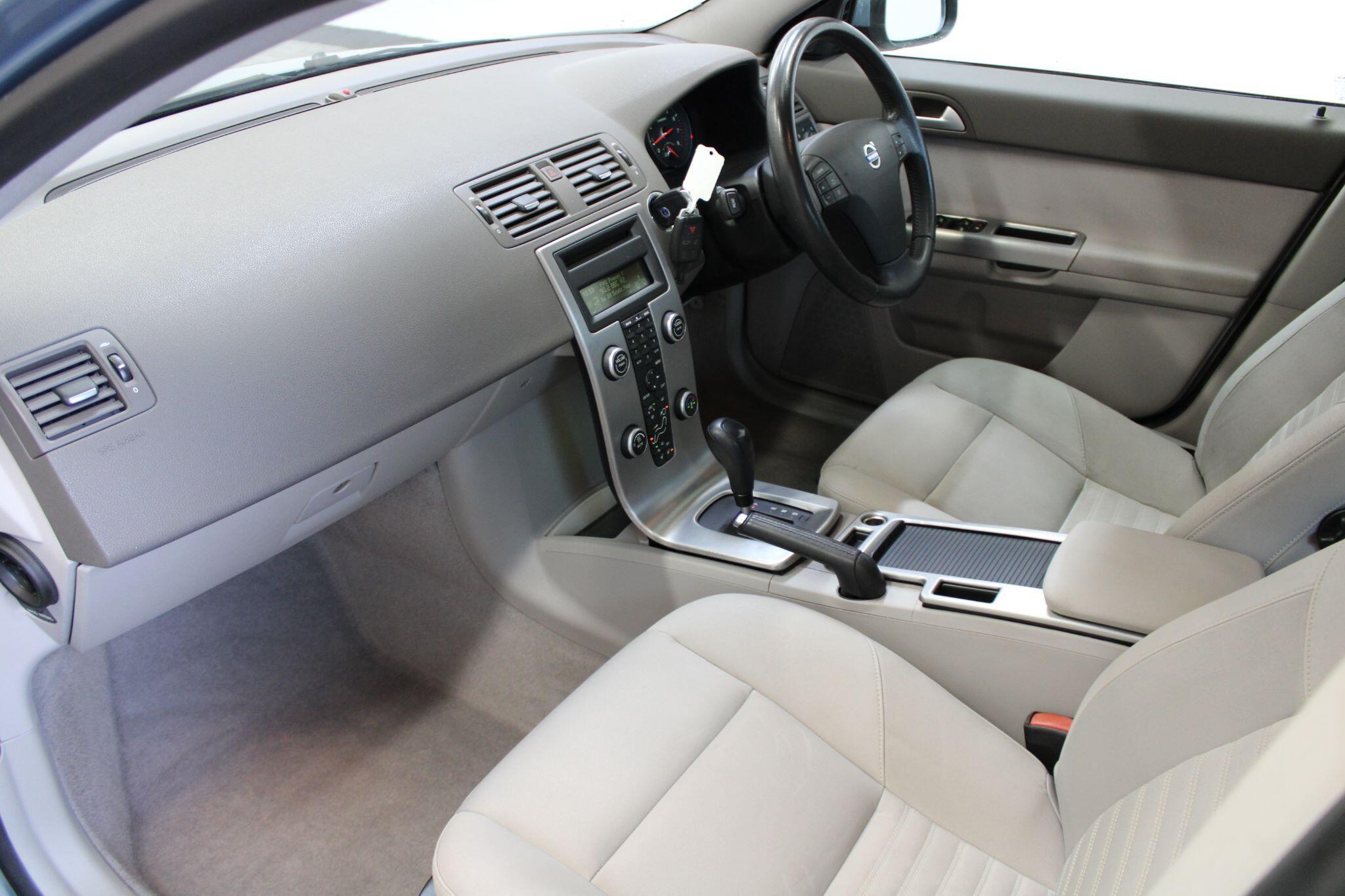Volvo V50 - Image 2