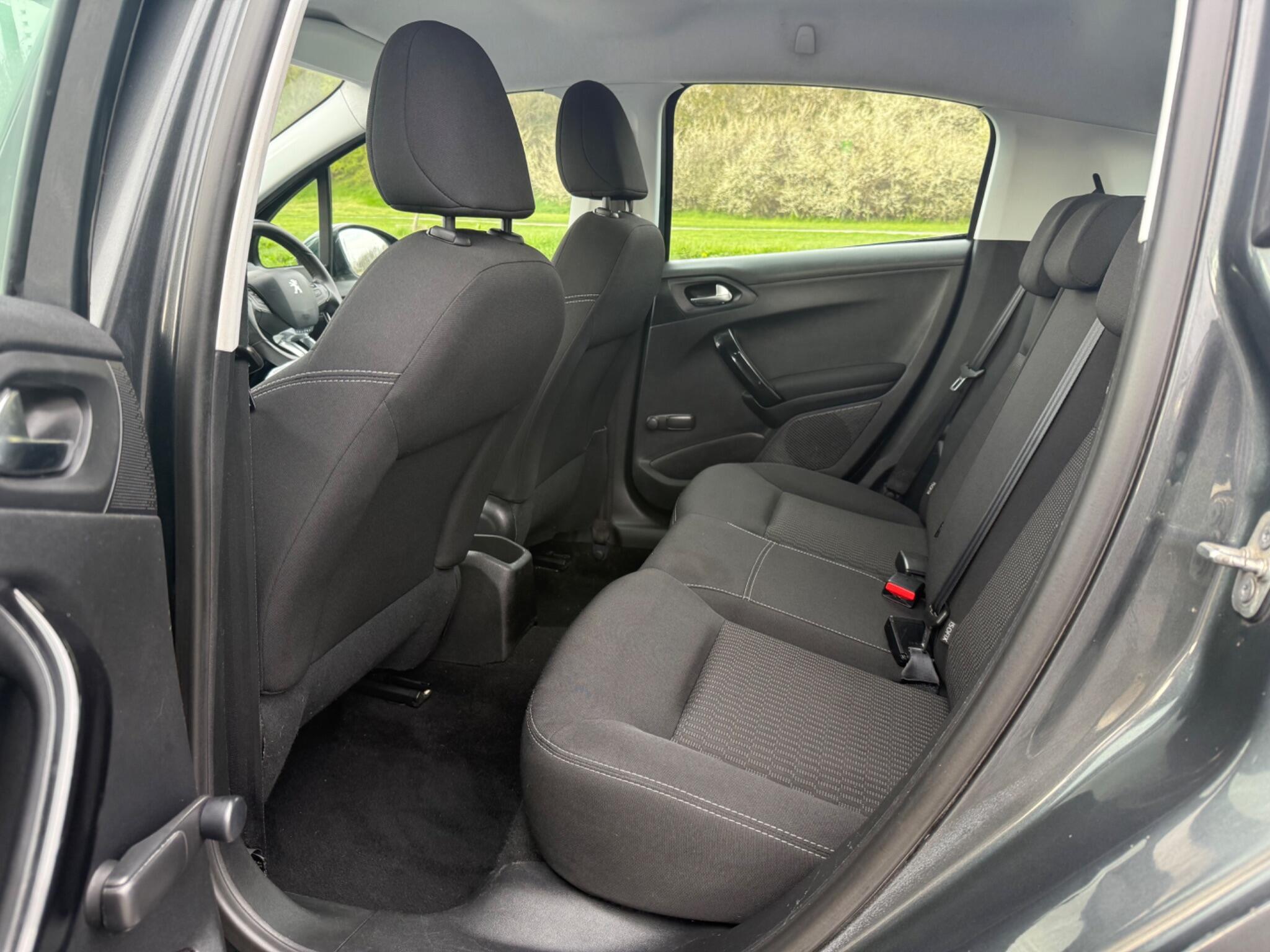 Peugeot 208 - Image 10