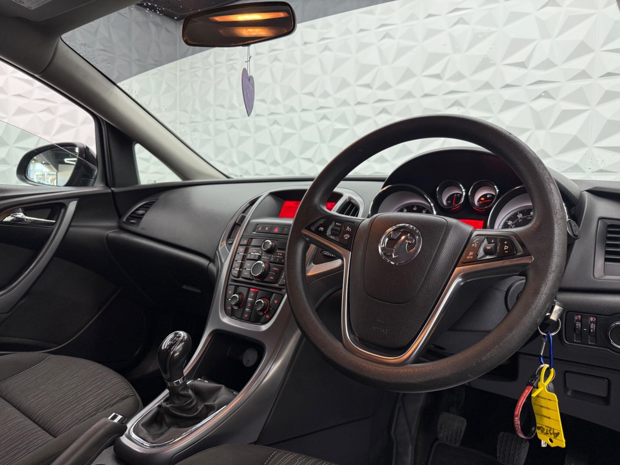 Vauxhall Astra - Image 20