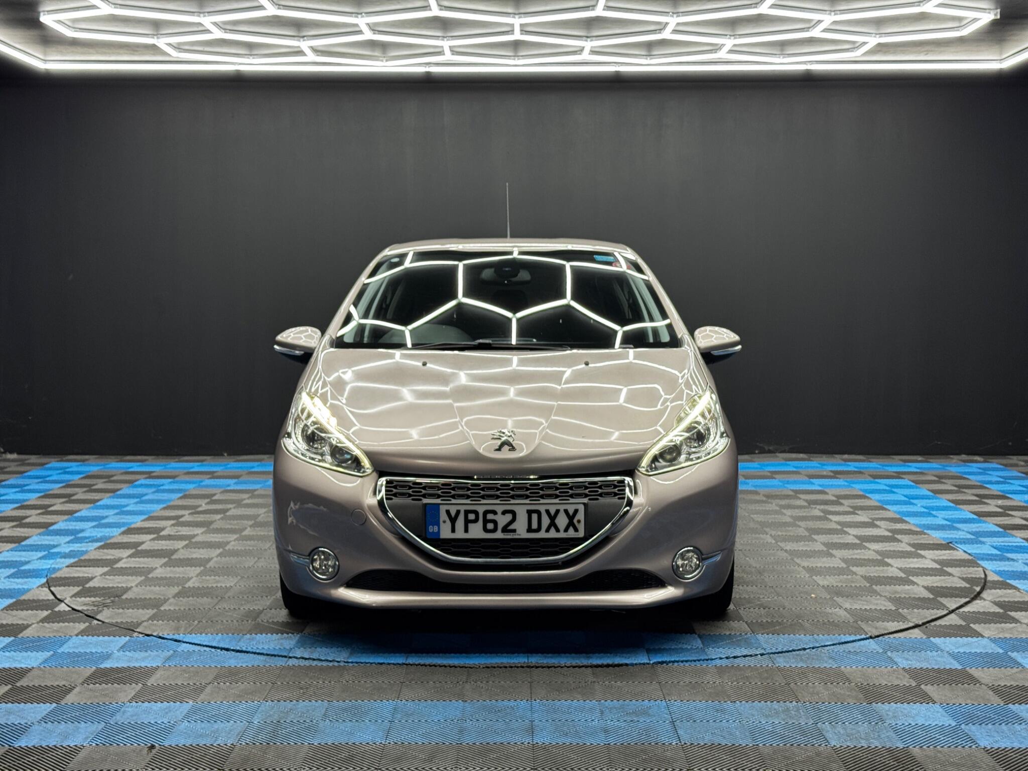 Peugeot 208 - Image 2