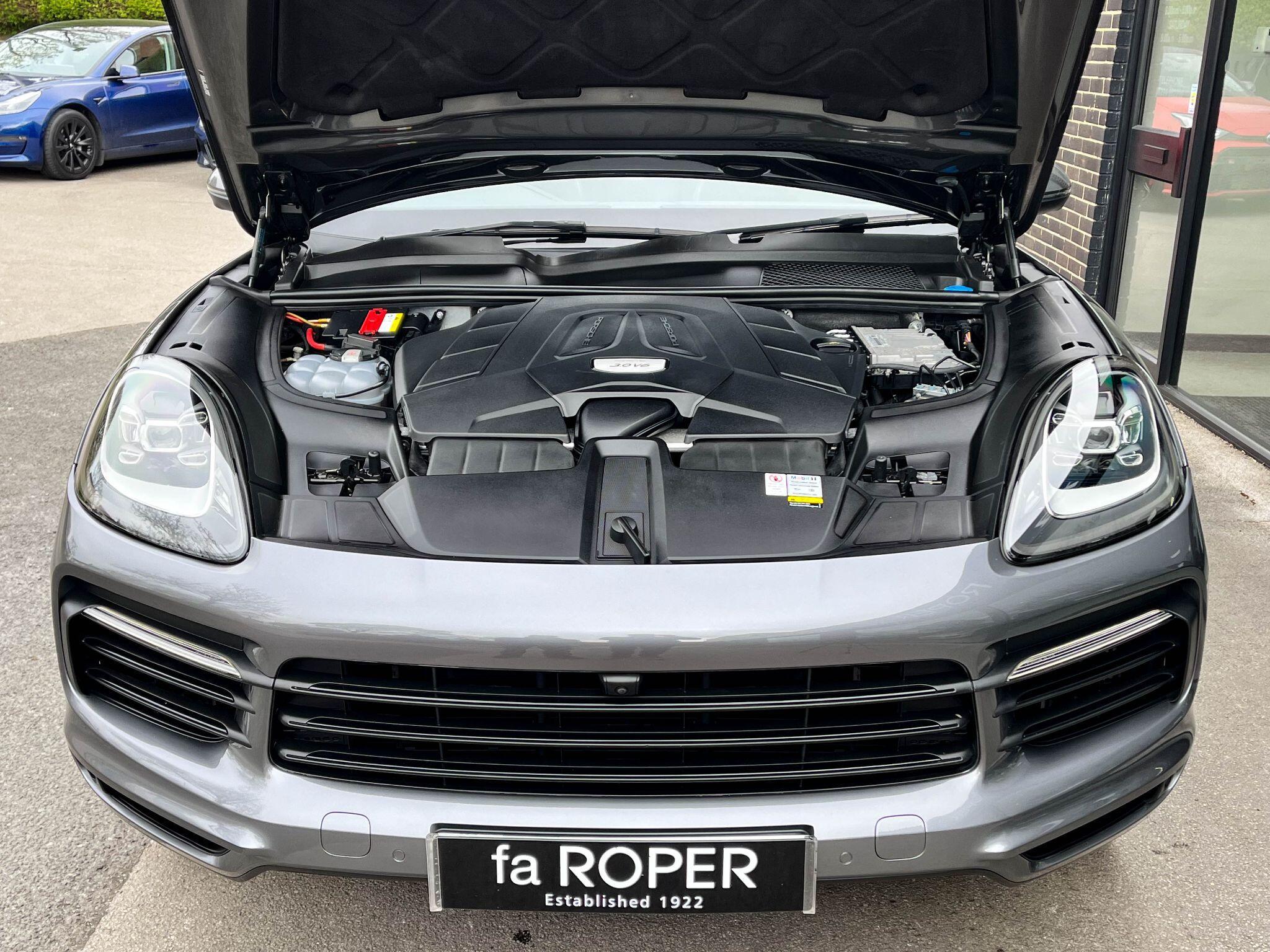 Porsche Cayenne - Image 28