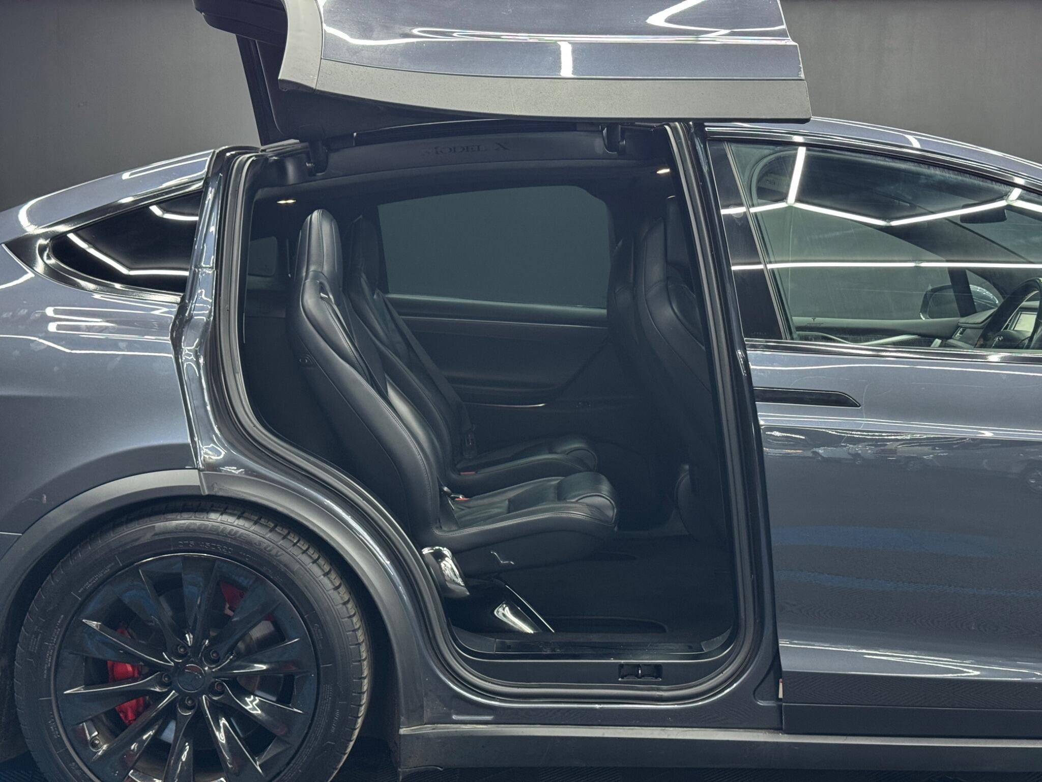 Tesla Model X - Image 47