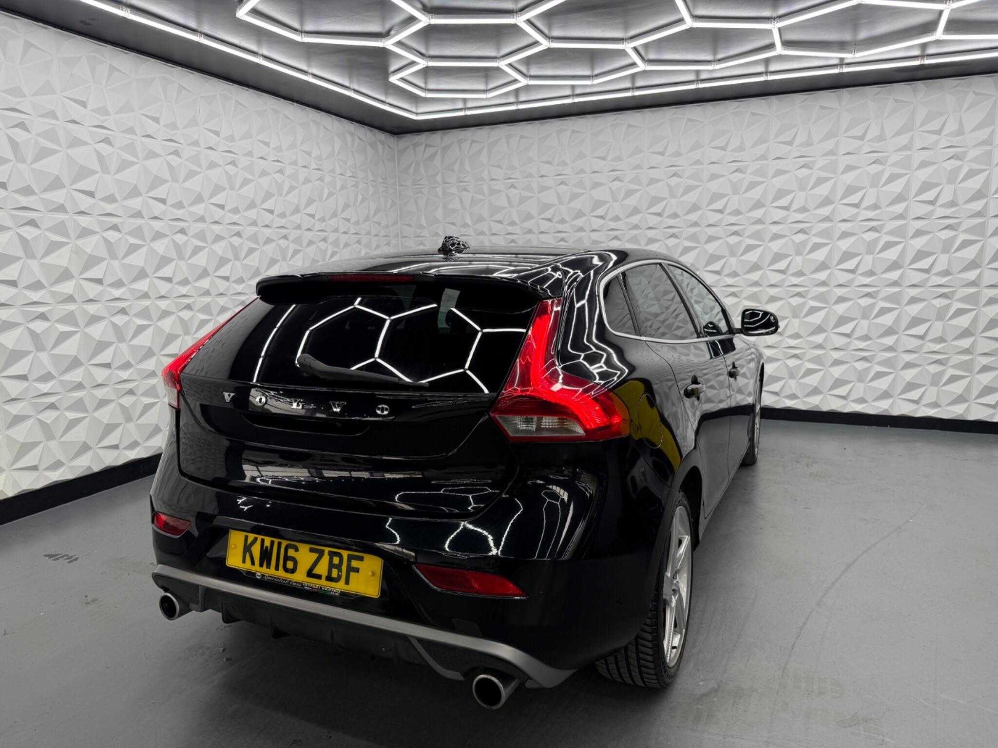 Volvo V40 - Image 13