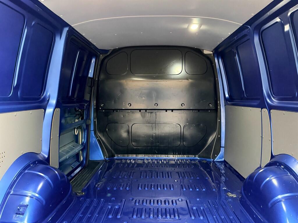 Volkswagen Transporter - Image 5