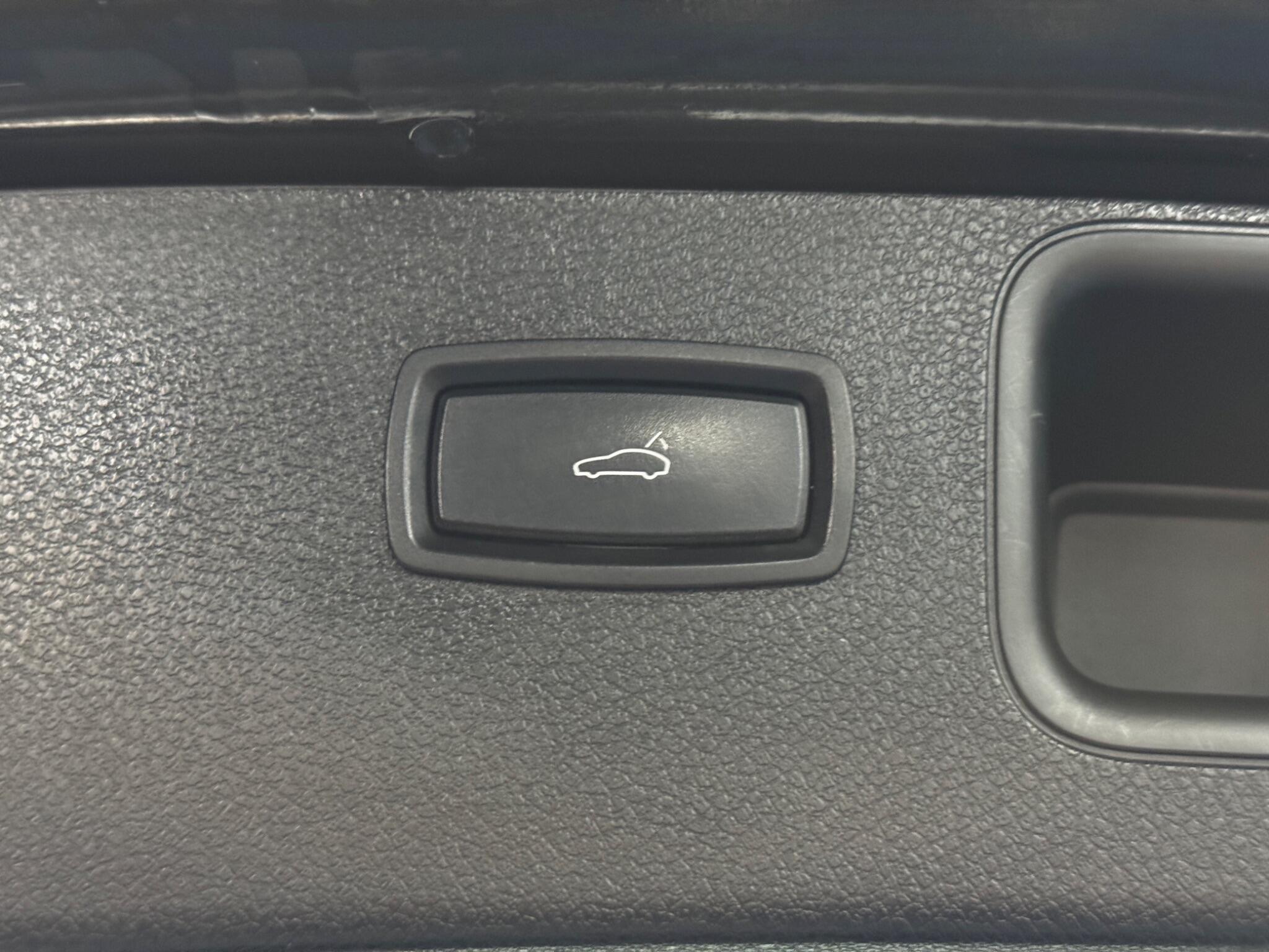 Porsche Macan - Image 38