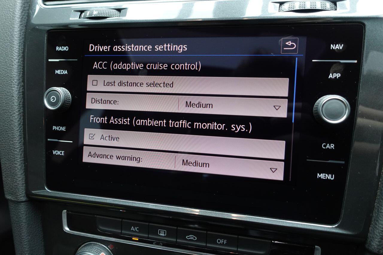 Volkswagen Golf - Image 41