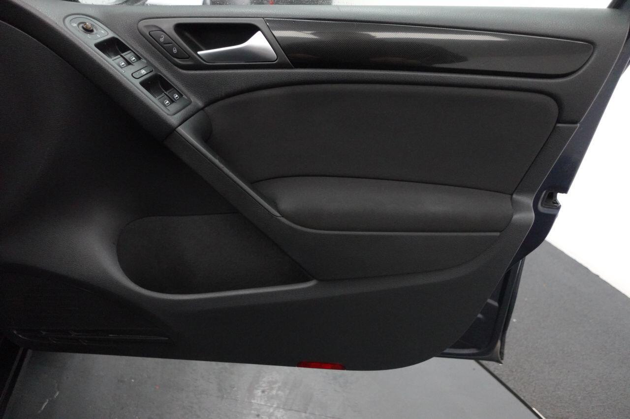 Volkswagen Golf - Image 17
