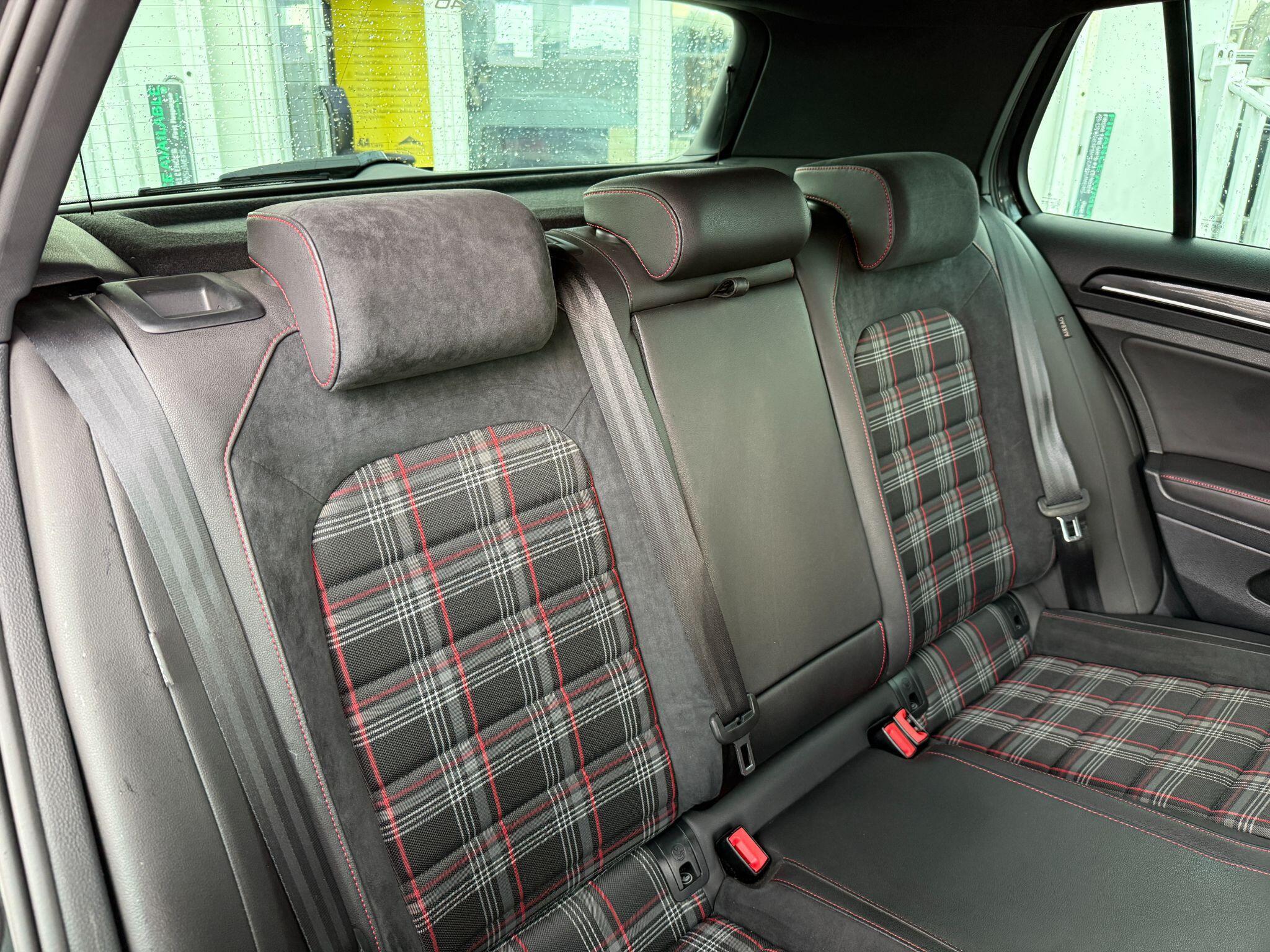 Volkswagen Golf - Image 34