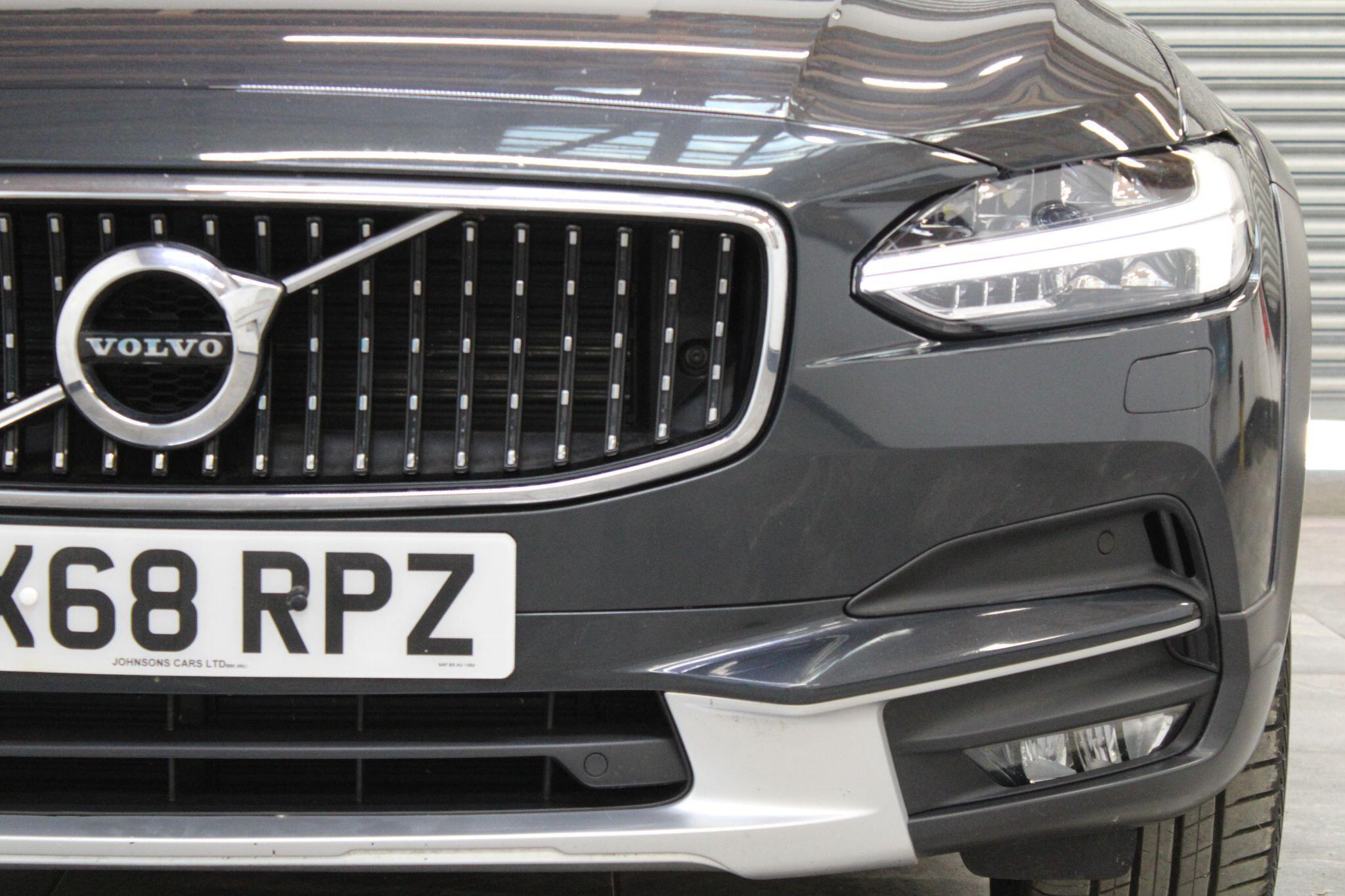 Volvo V90 CROSS COUNTRY - Image 9