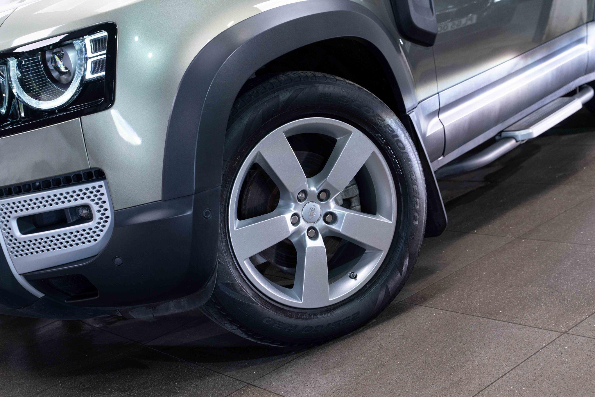 Land Rover Defender 90 - Image 17
