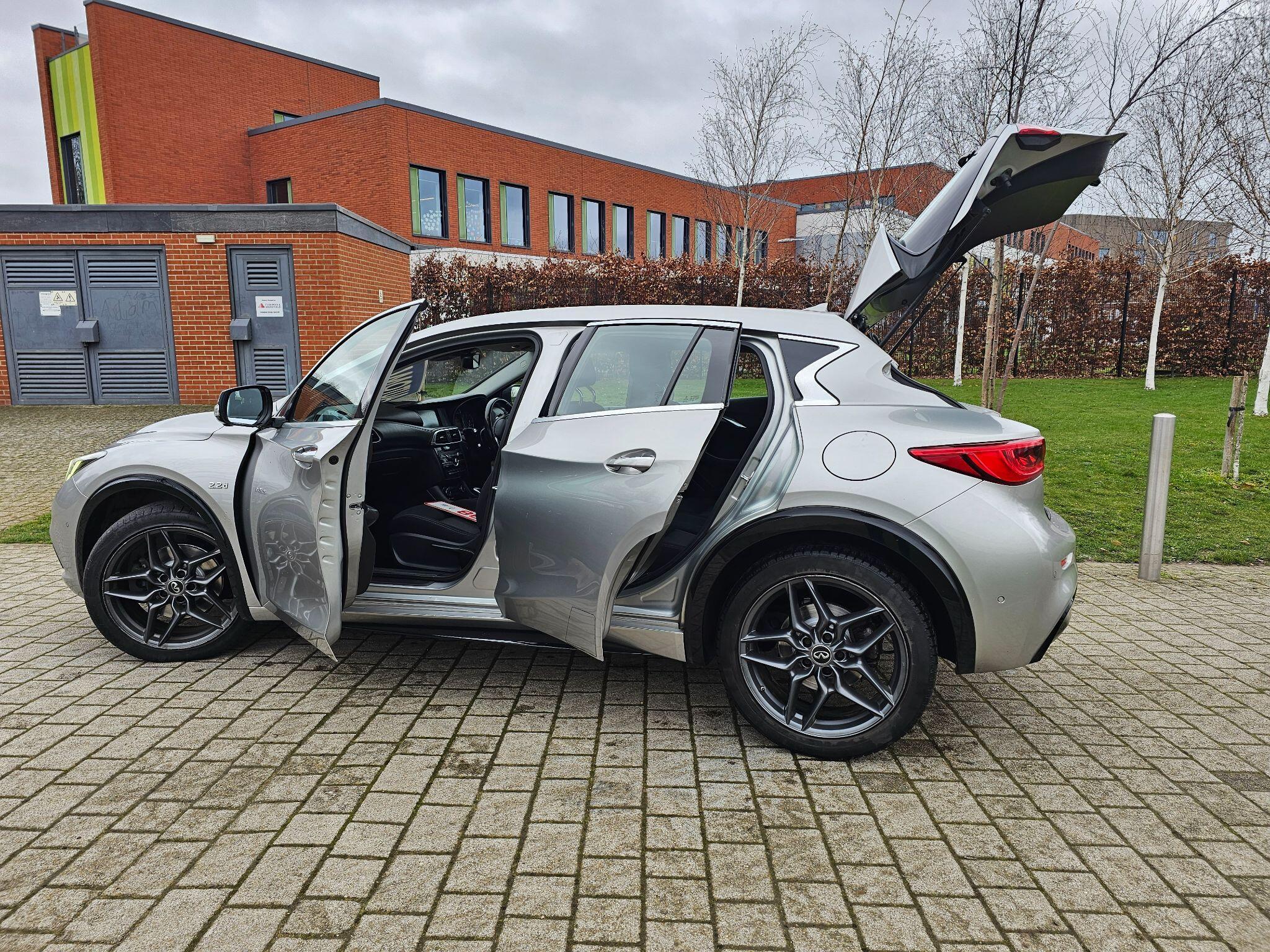 Infiniti Q30 - Image 7