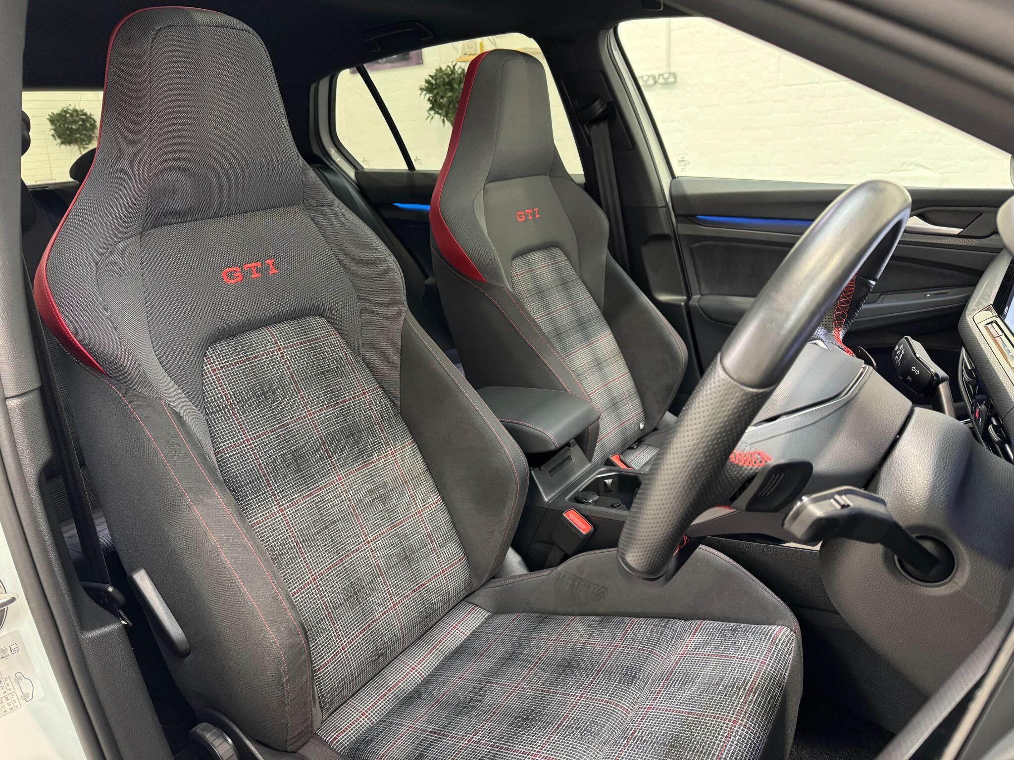 Volkswagen Golf - Image 17