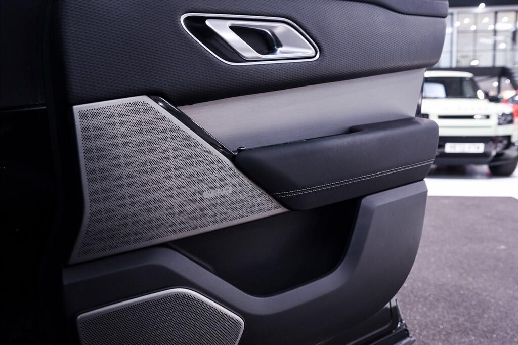 Land Rover Range Rover Velar - Image 24