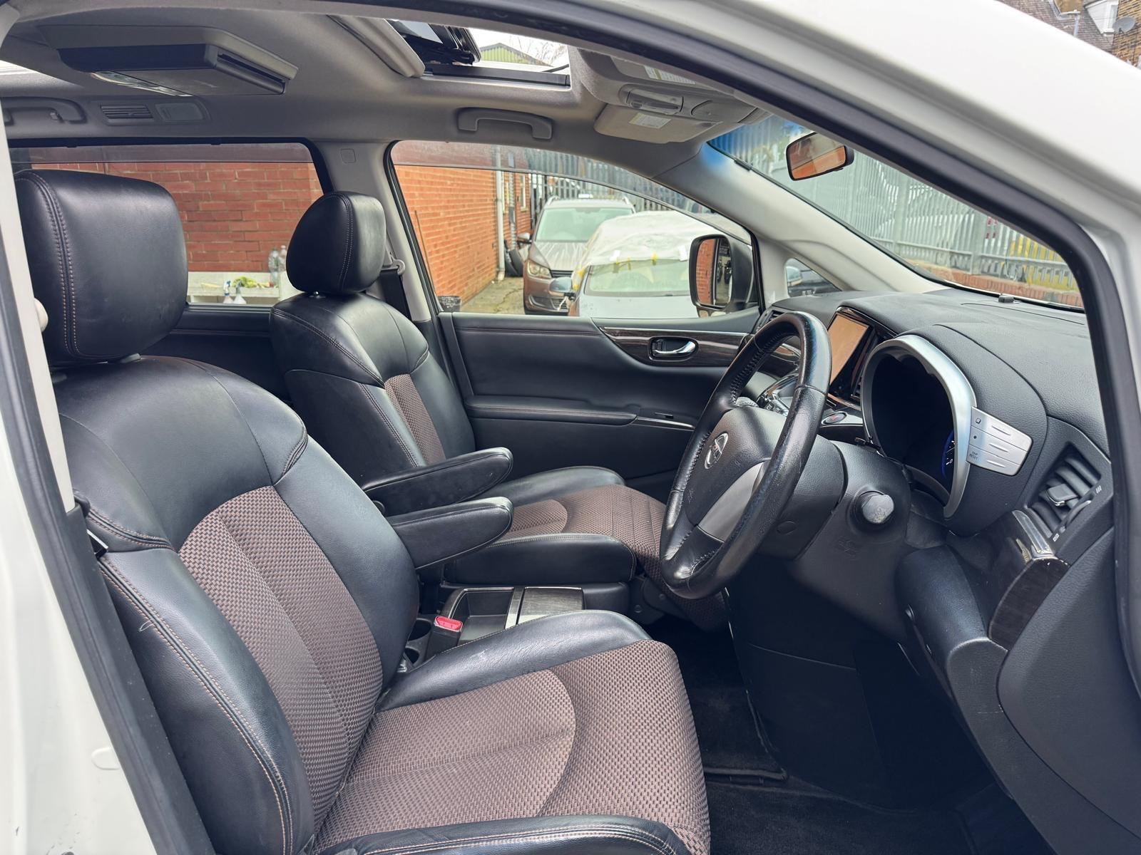 Nissan Elgrand - Image 26