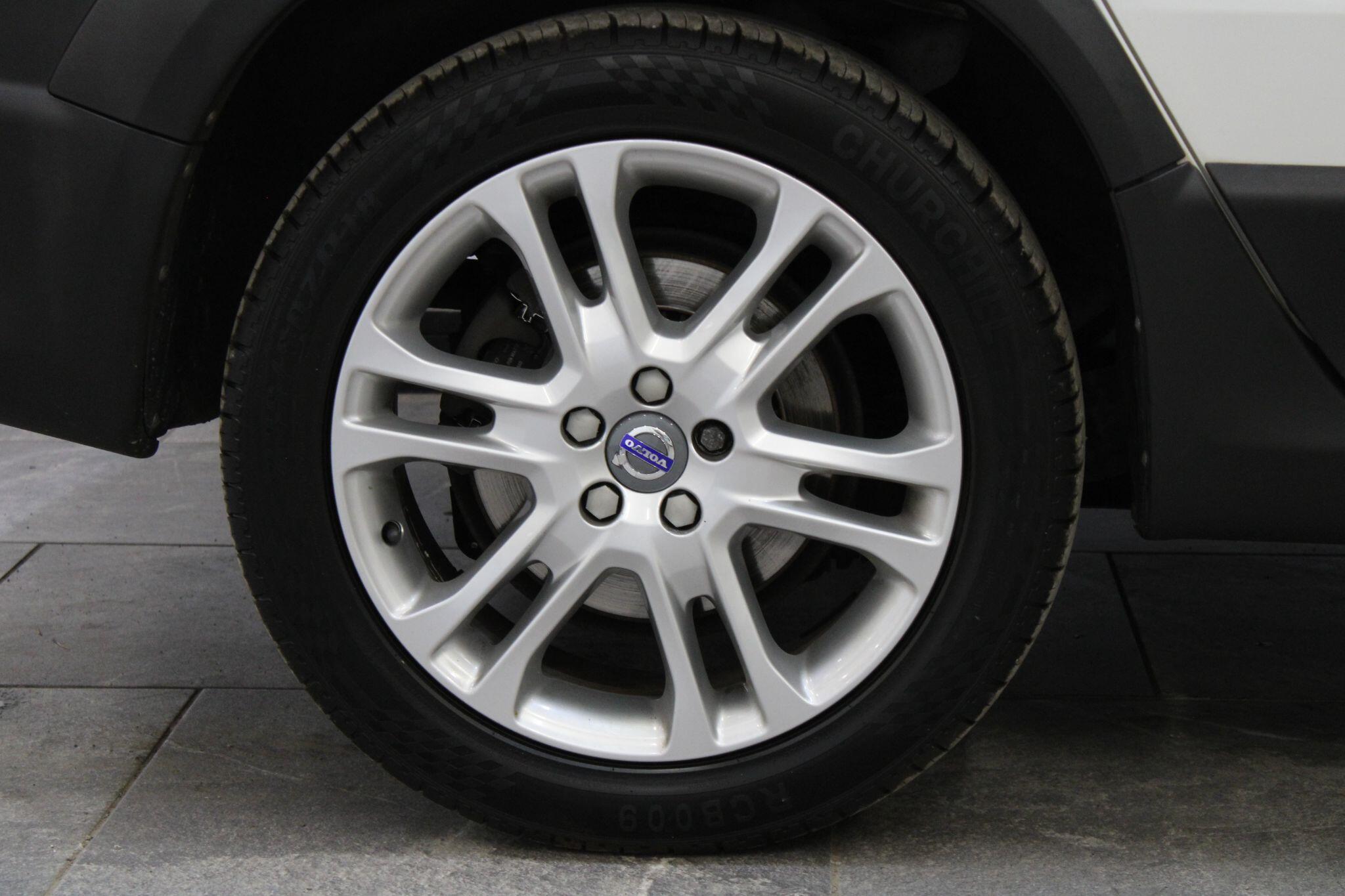 Volvo XC70 - Image 10