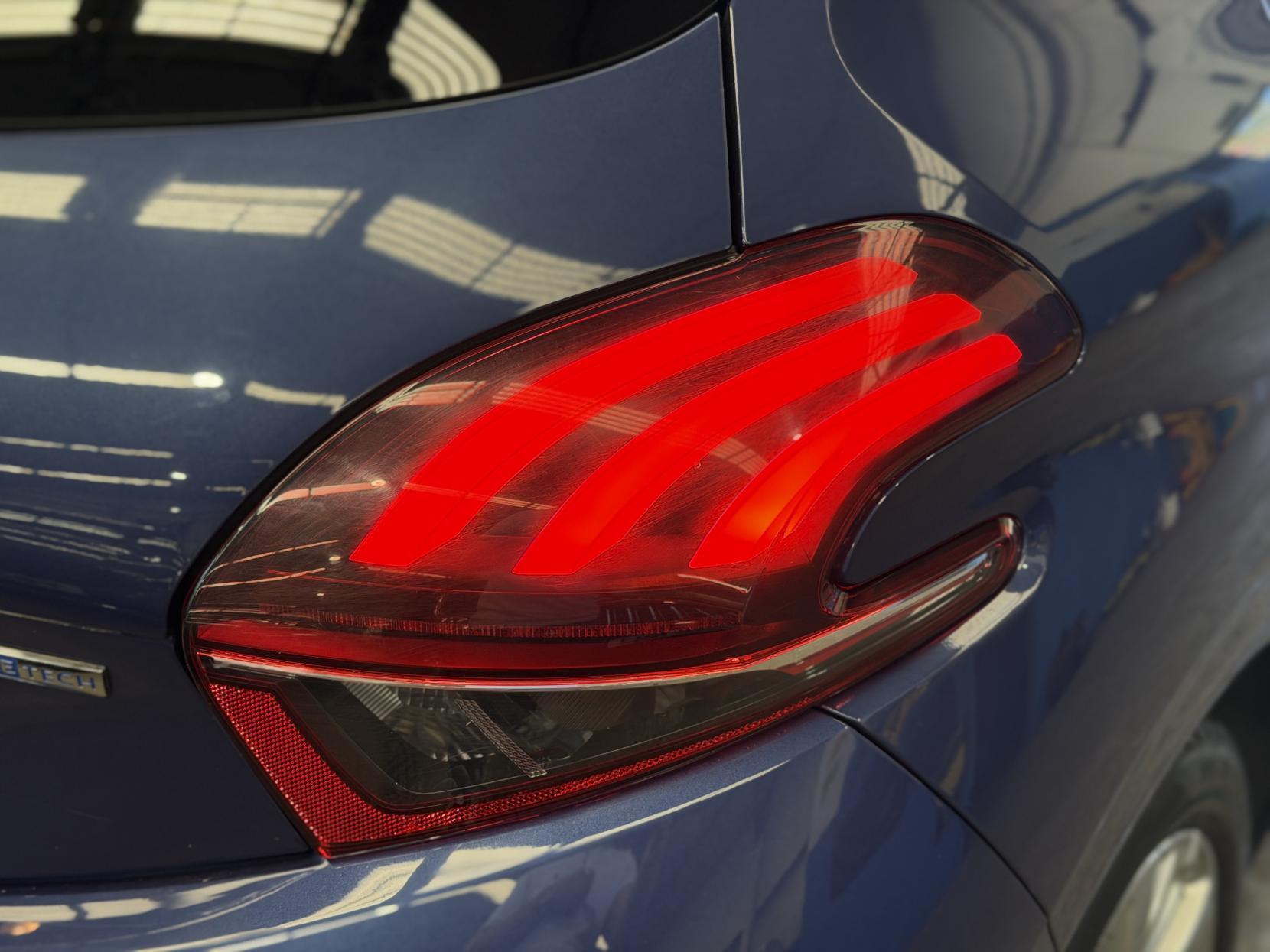 Peugeot 208 - Image 12