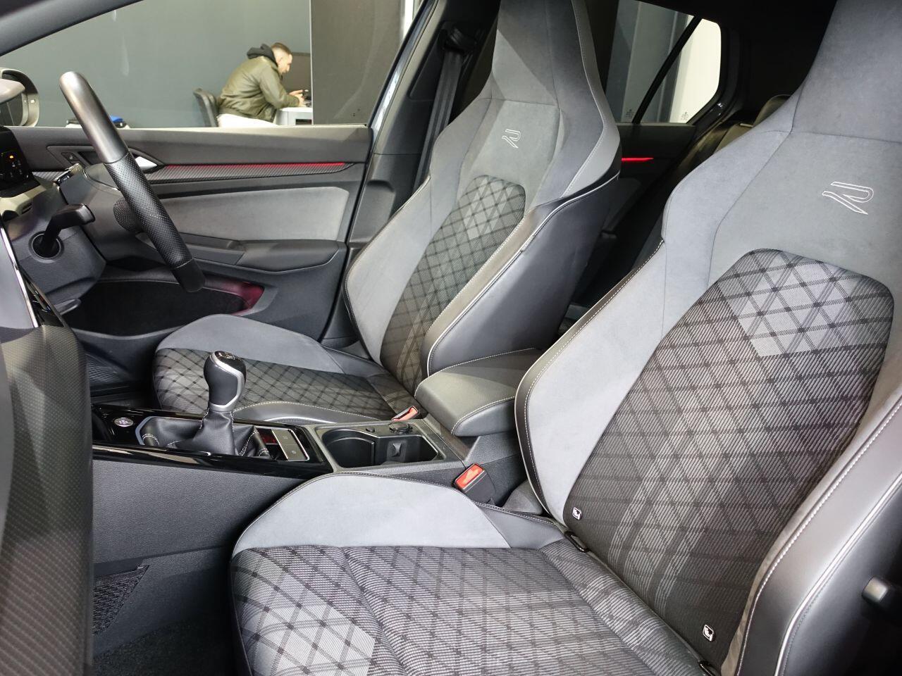 Volkswagen Golf - Image 41