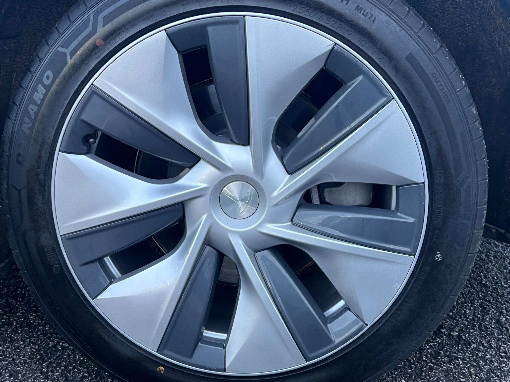 Tesla Model Y - Image 14
