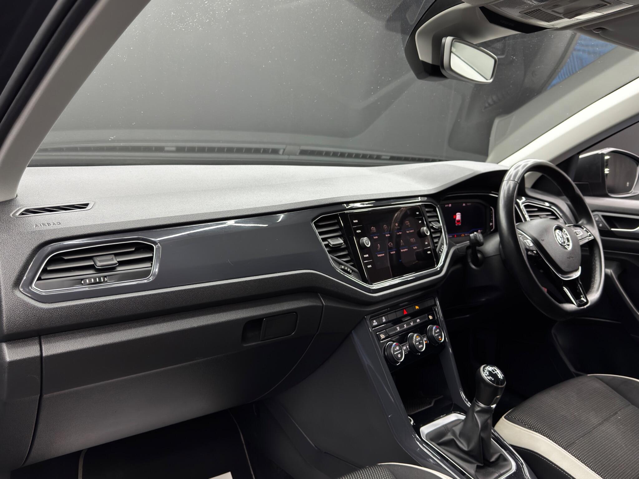 Volkswagen T-Roc - Image 11