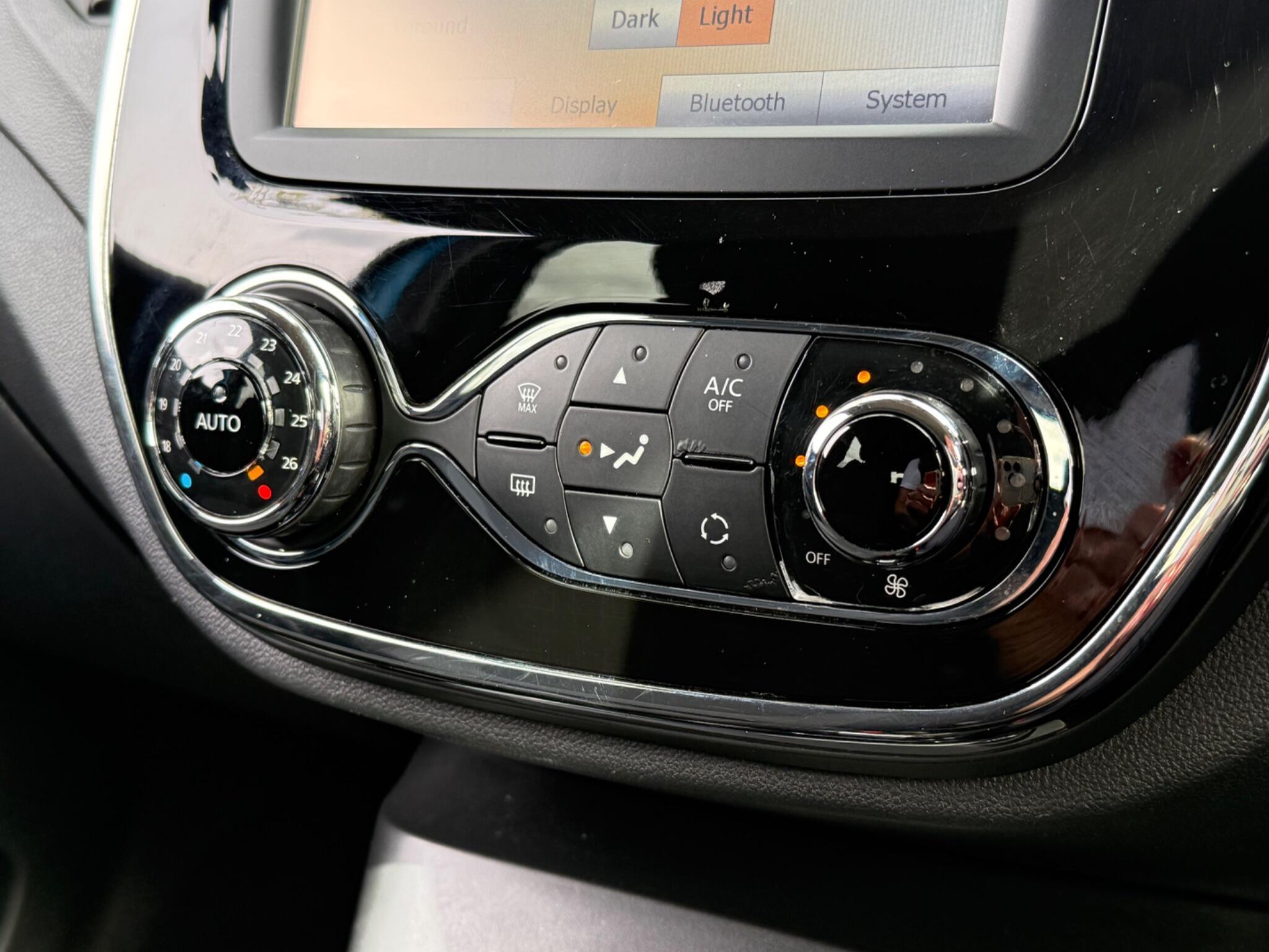 Renault Captur - Image 21