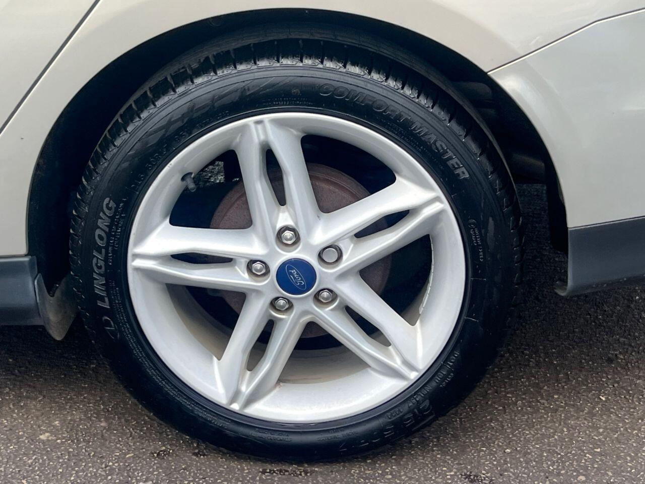 Ford Focus - Image 16