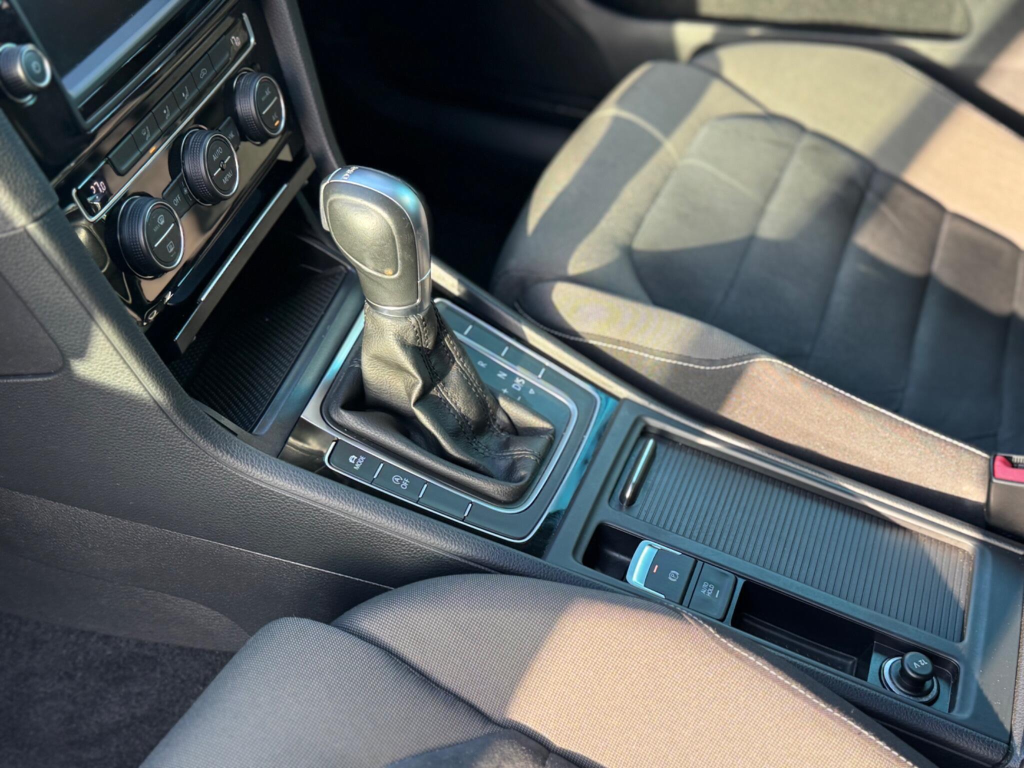 Volkswagen Golf - Image 56