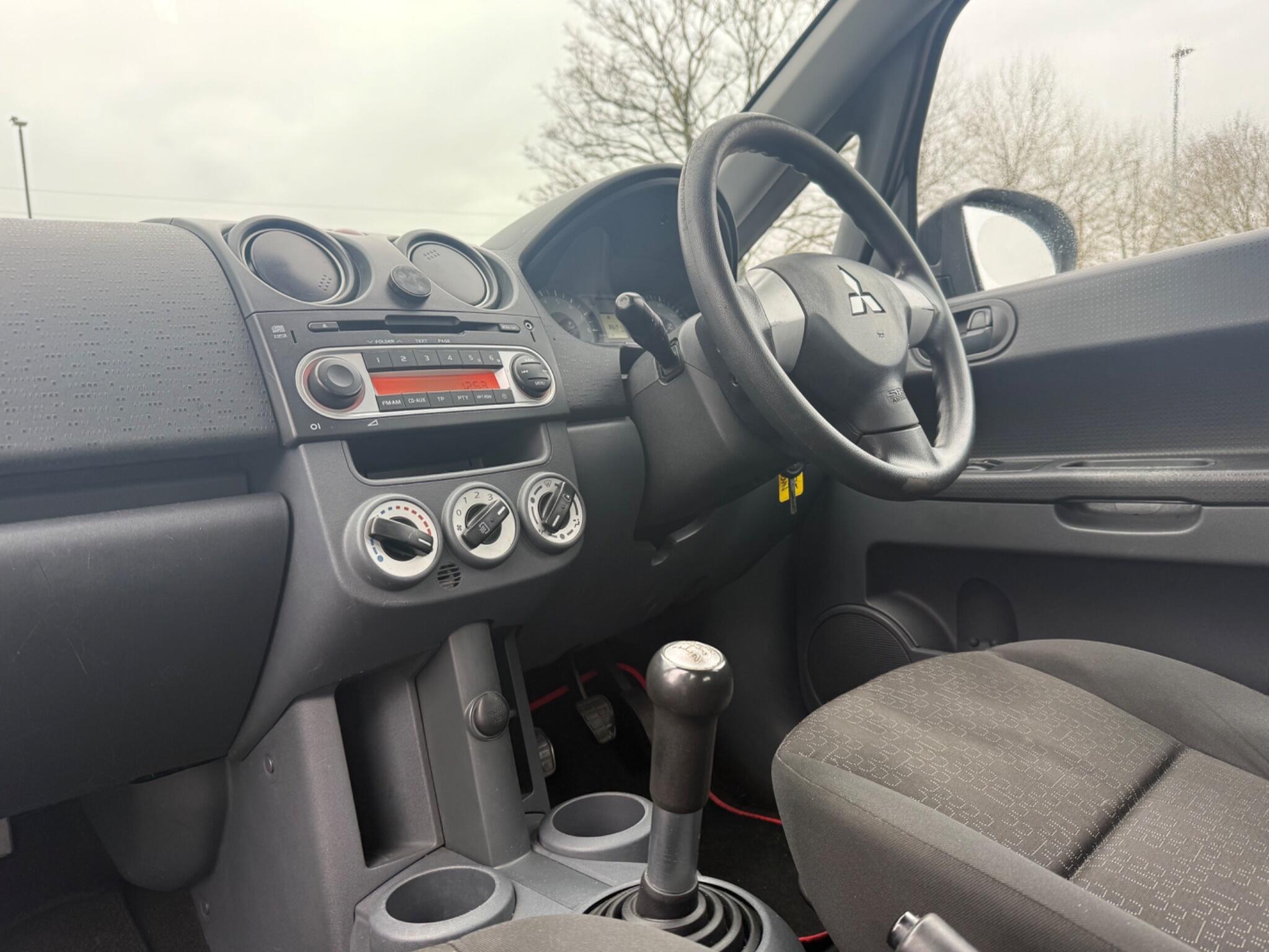 Mitsubishi Colt - Image 17