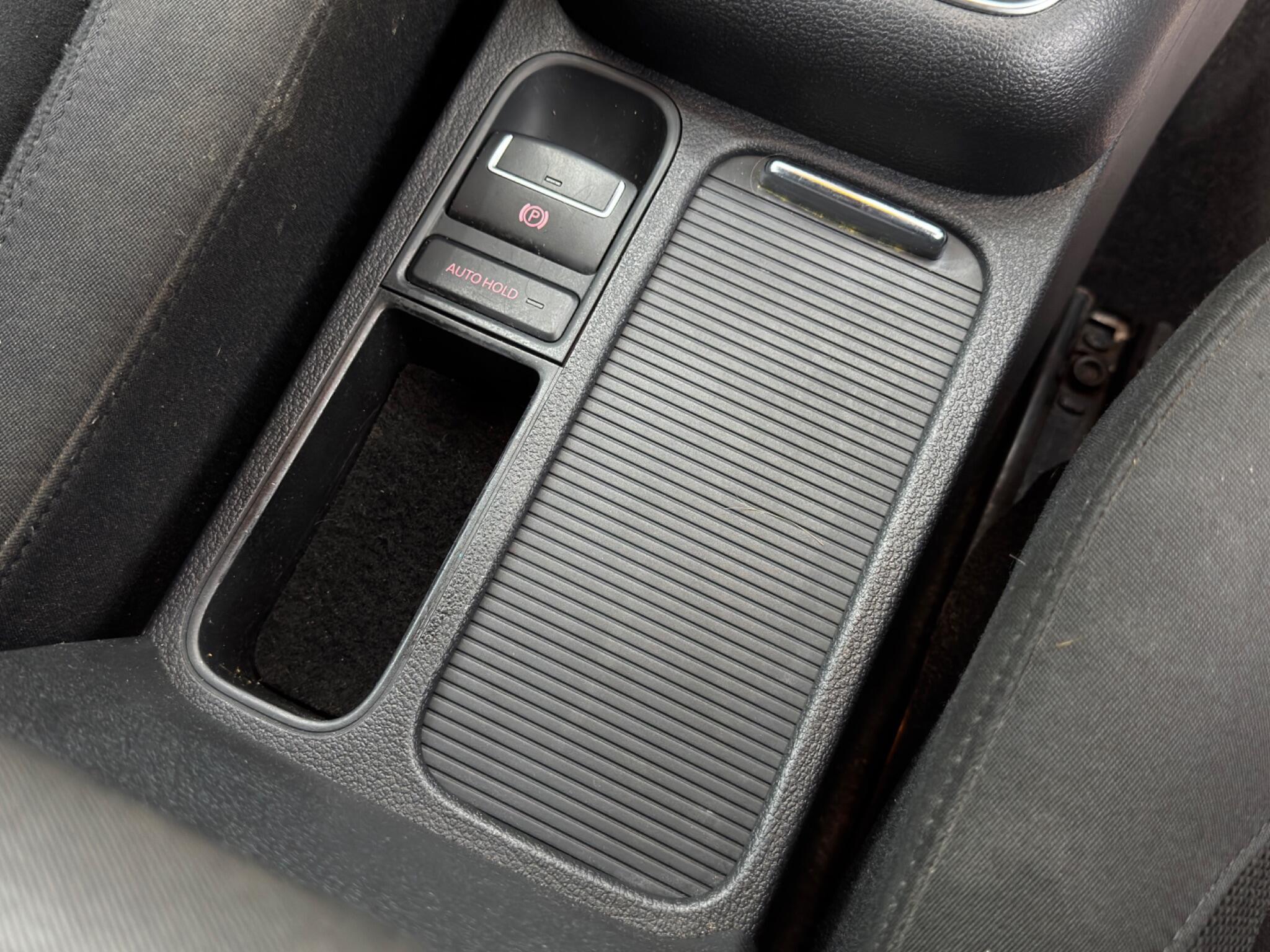 Volkswagen Tiguan - Image 24