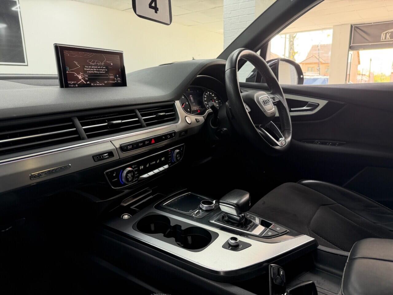 Audi Q7 - Image 30