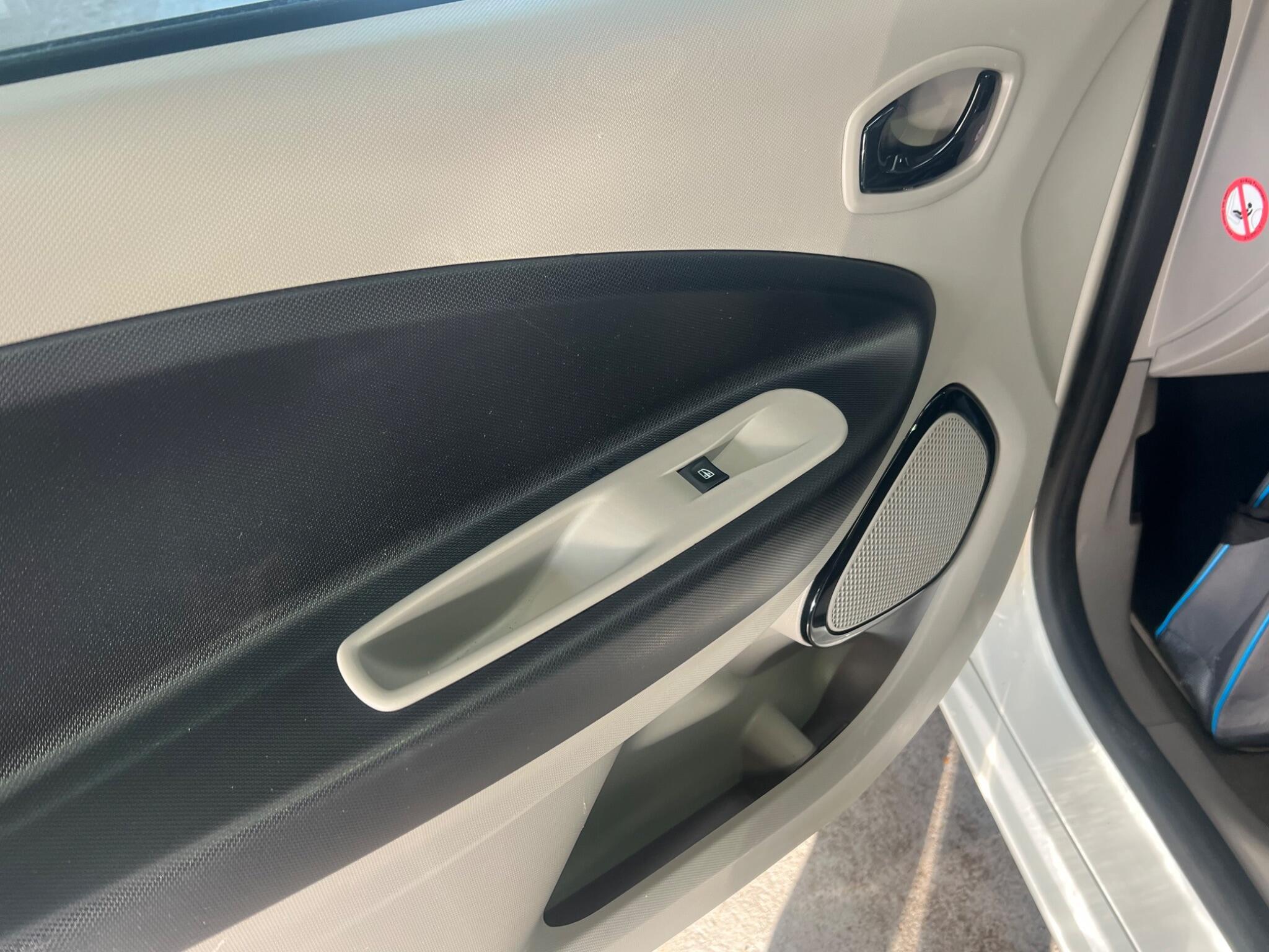Renault Zoe - Image 28