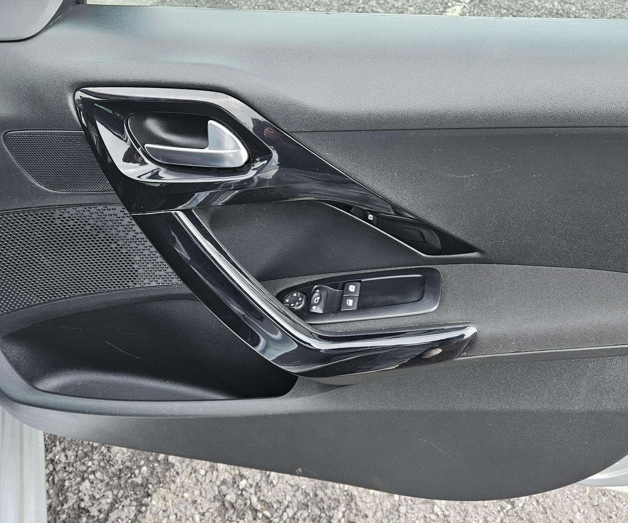 Peugeot 208 - Image 61