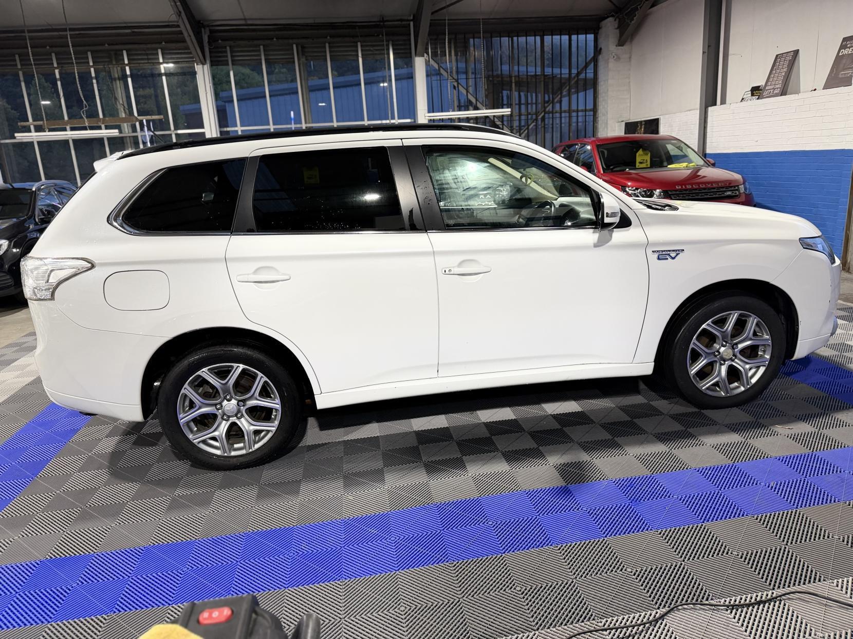 Mitsubishi Outlander - Image 7