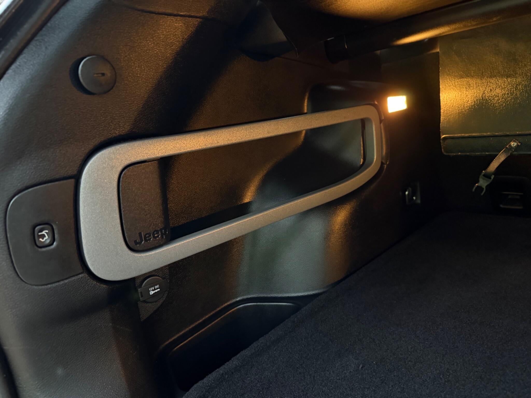 Jeep Cherokee - Image 19