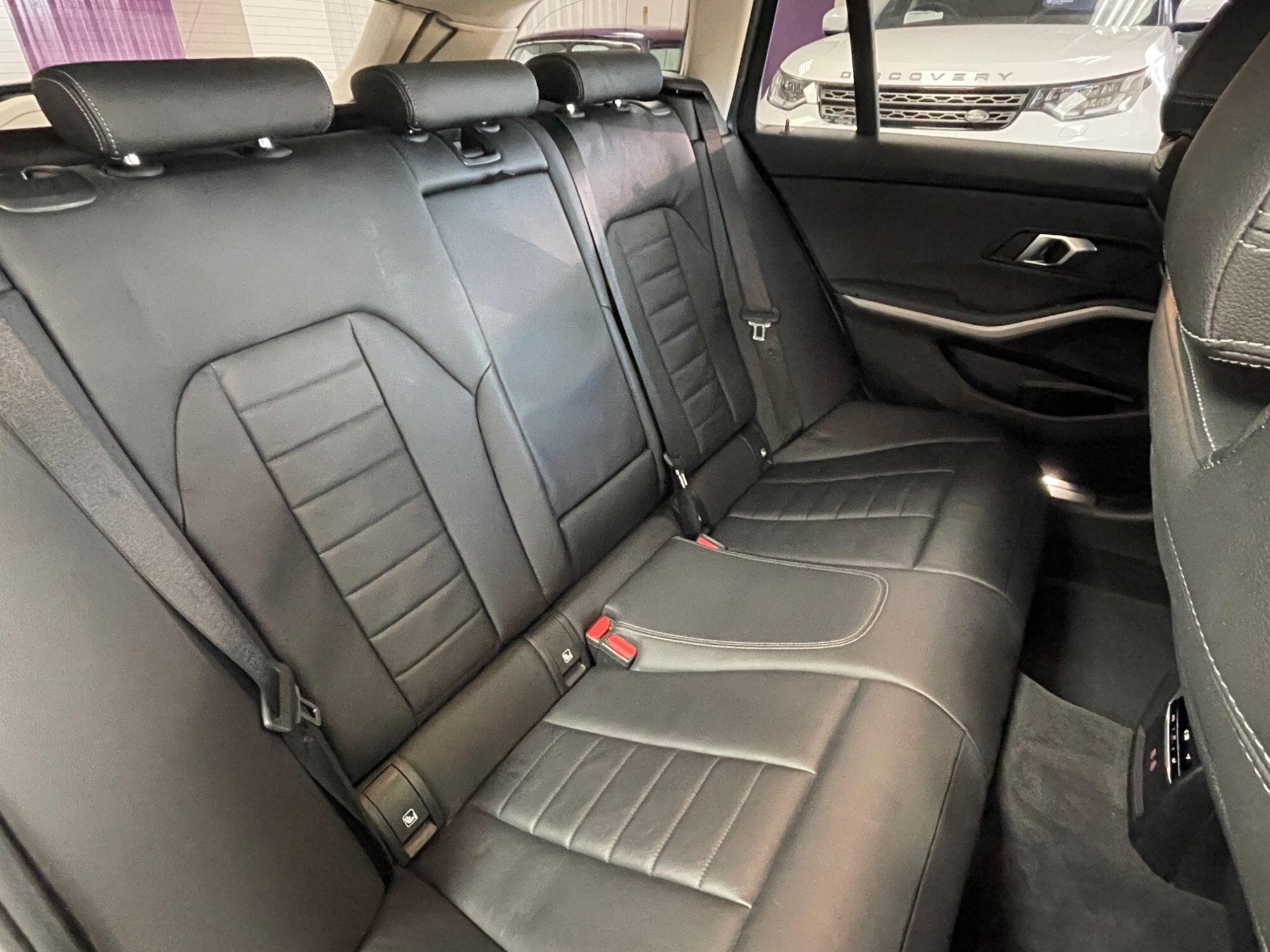 BMW 3 Series - Image 30