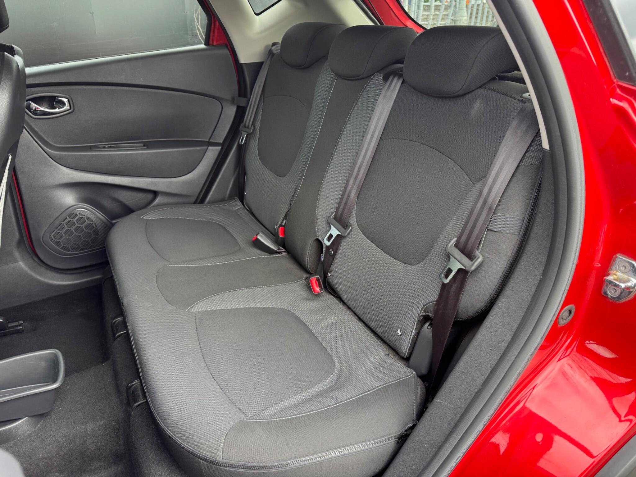 Renault Captur - Image 32