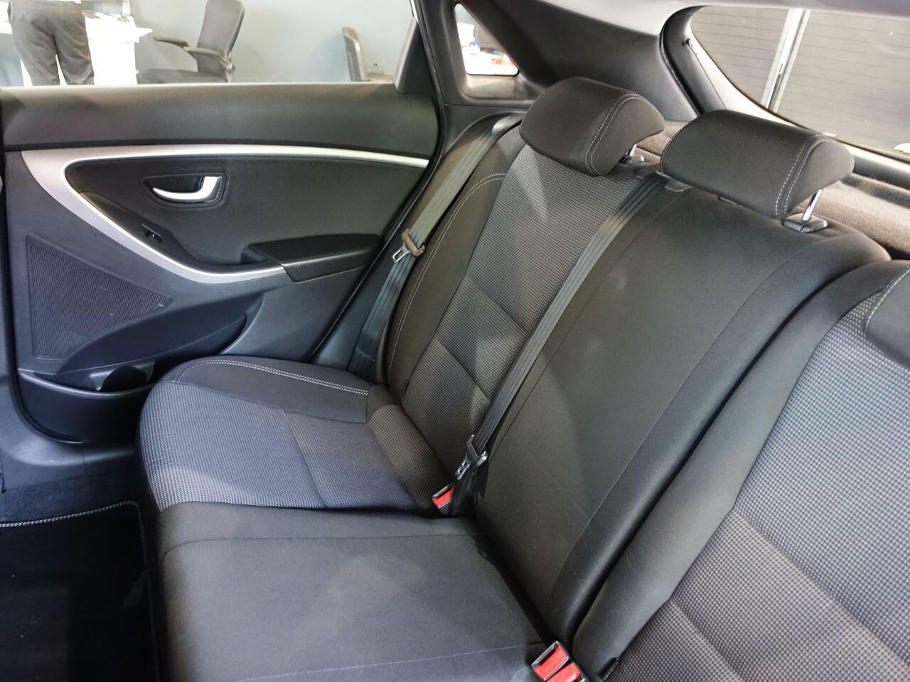 Hyundai i30 - Image 17