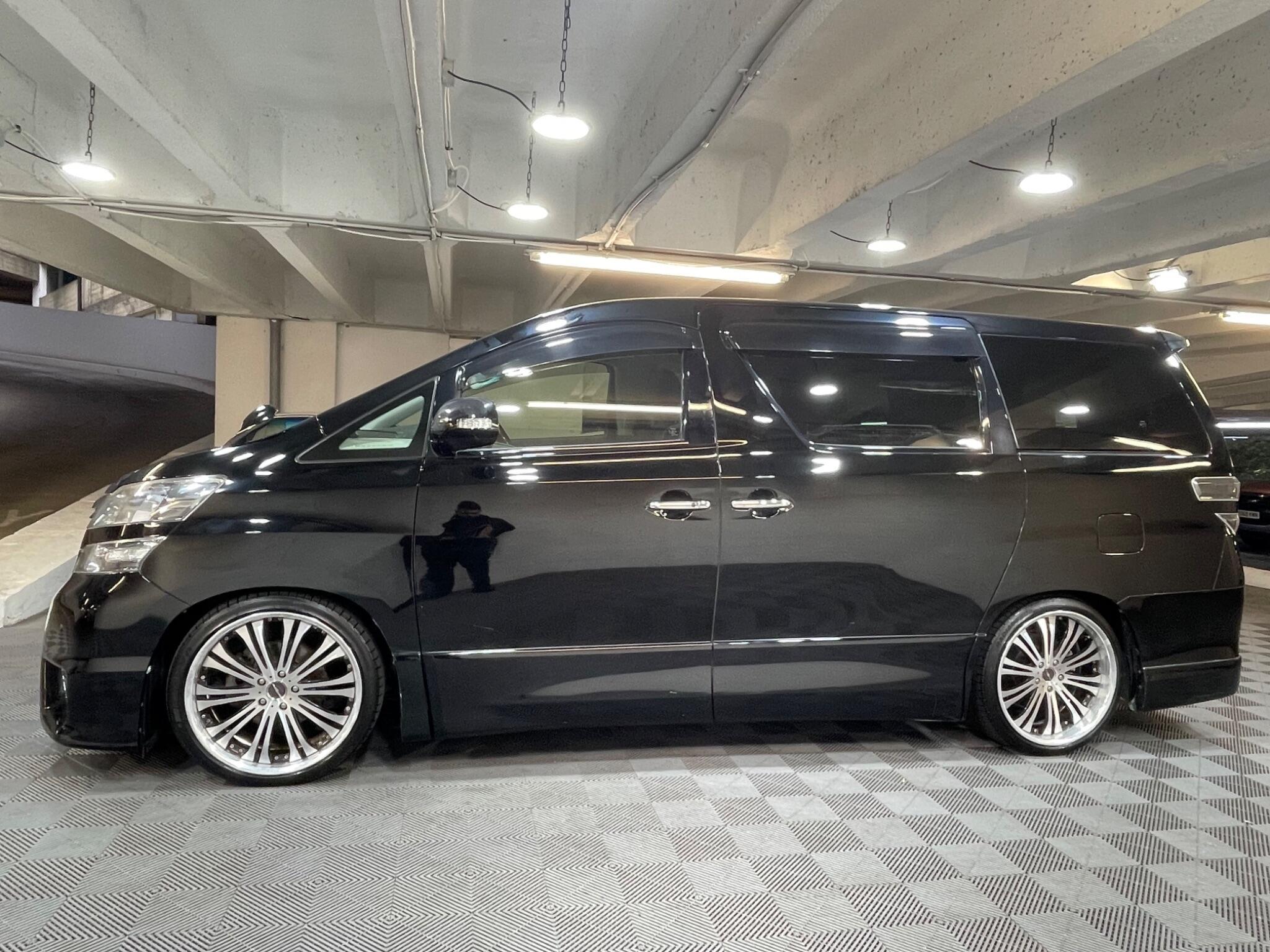 Toyota Vellfire - Image 3